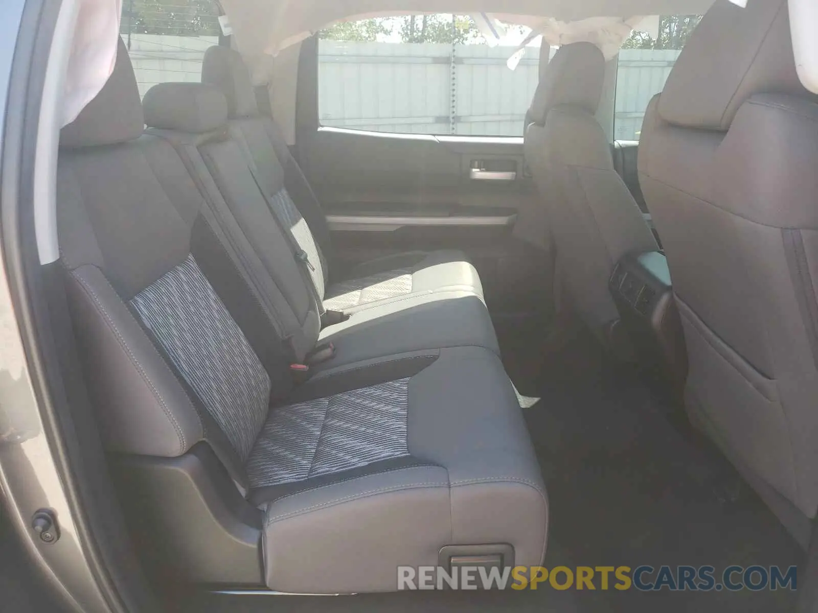 6 fotografías del automóvil dañado 5TFDW5F14KX861852 TOYOTA TUNDRA 2019