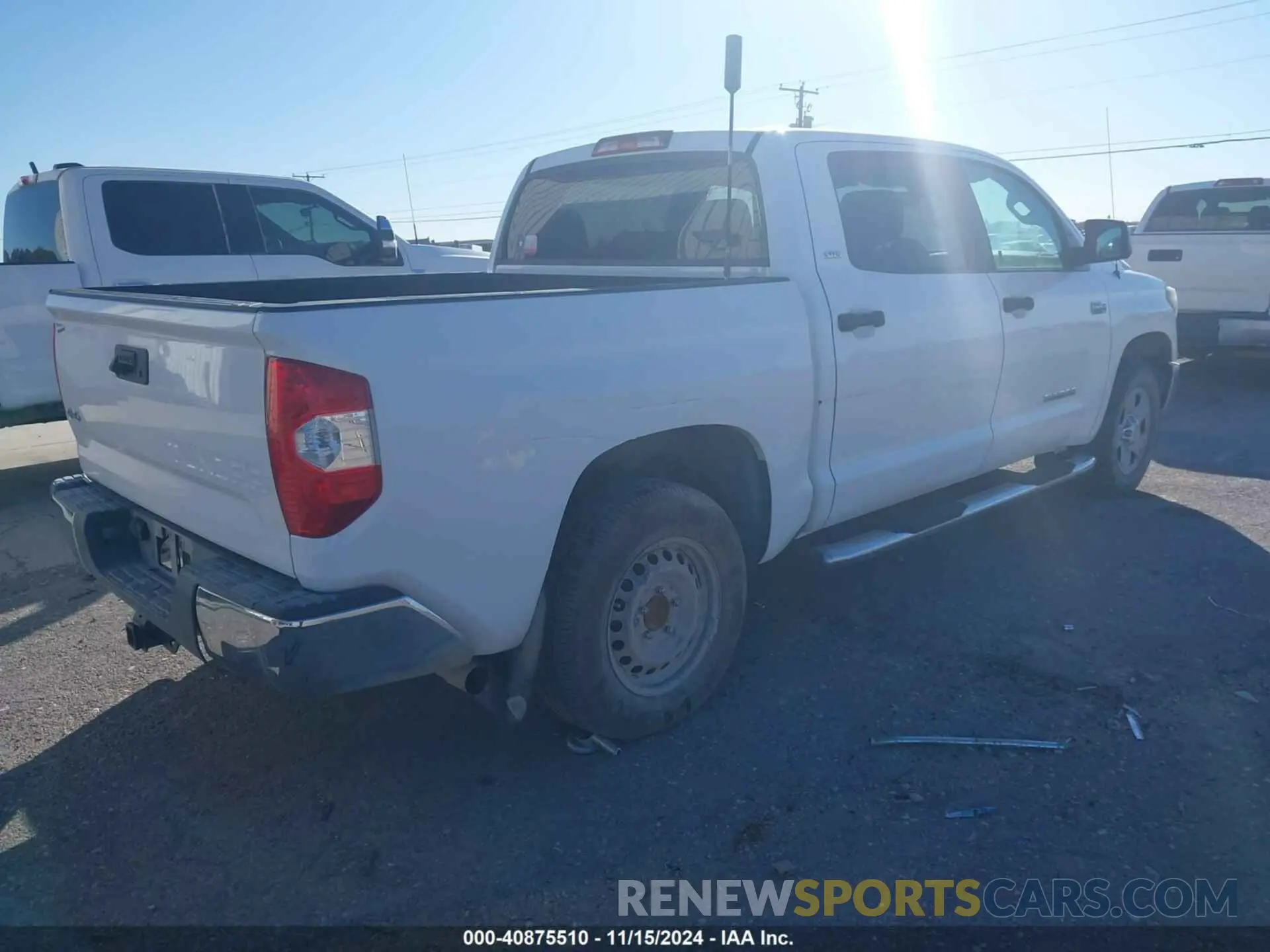 4 fotografías del automóvil dañado 5TFDW5F16KX818940 TOYOTA TUNDRA 2019