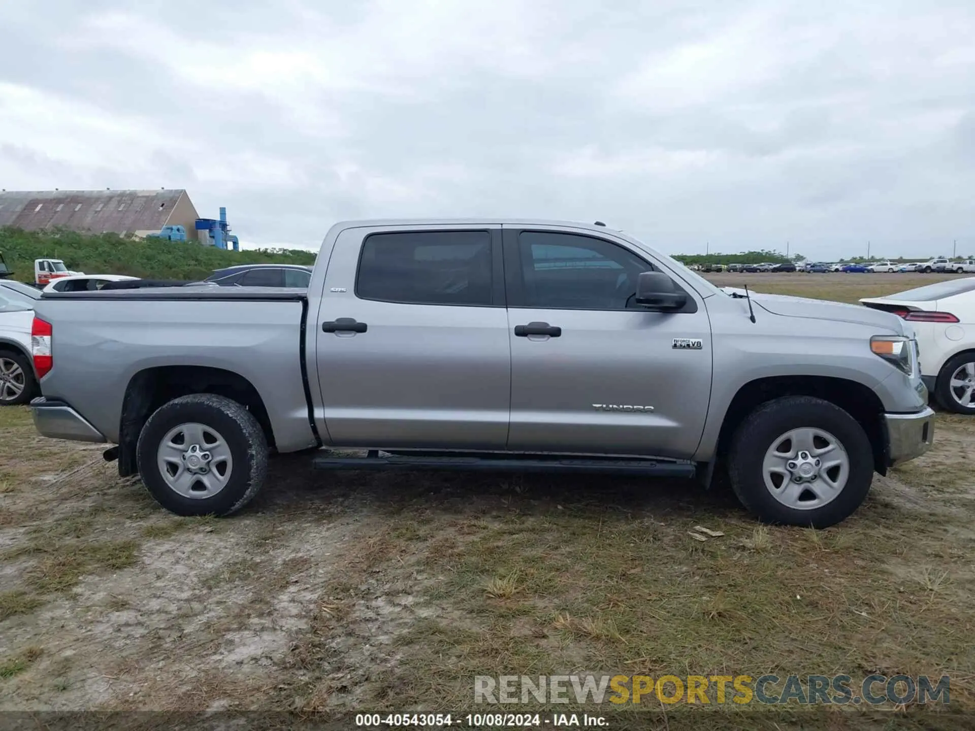 13 fotografías del automóvil dañado 5TFDW5F17KX815951 TOYOTA TUNDRA 2019