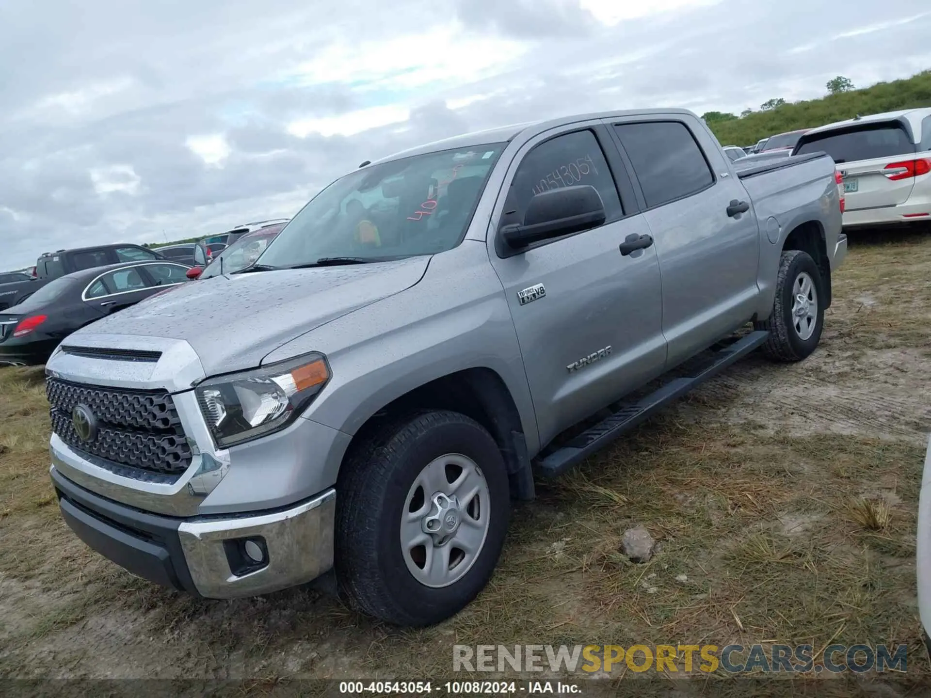 2 fotografías del automóvil dañado 5TFDW5F17KX815951 TOYOTA TUNDRA 2019