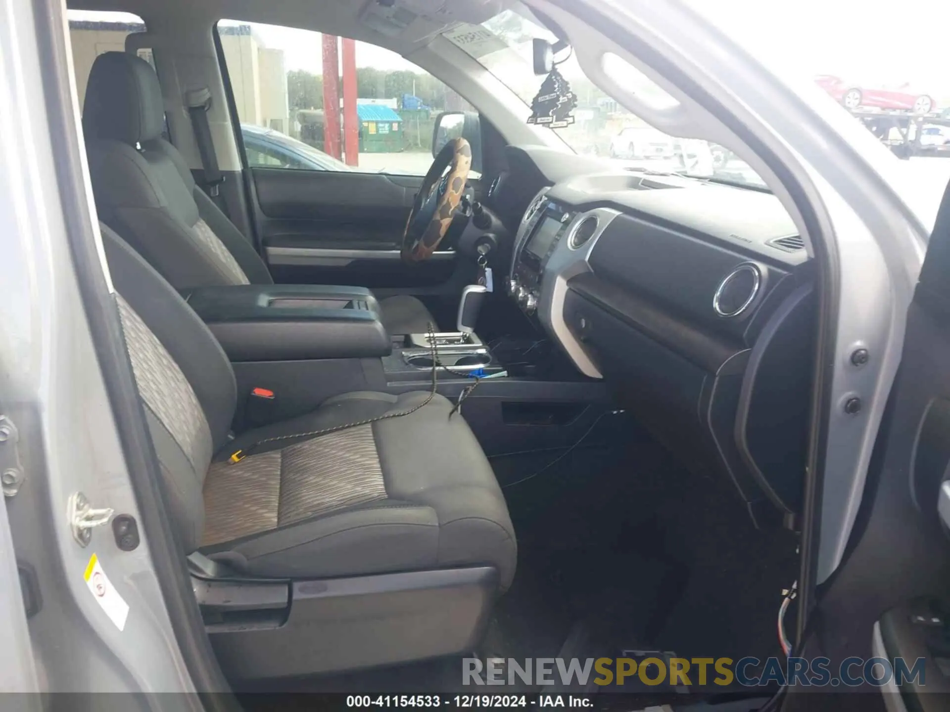 5 fotografías del automóvil dañado 5TFDW5F18KX787366 TOYOTA TUNDRA 2019
