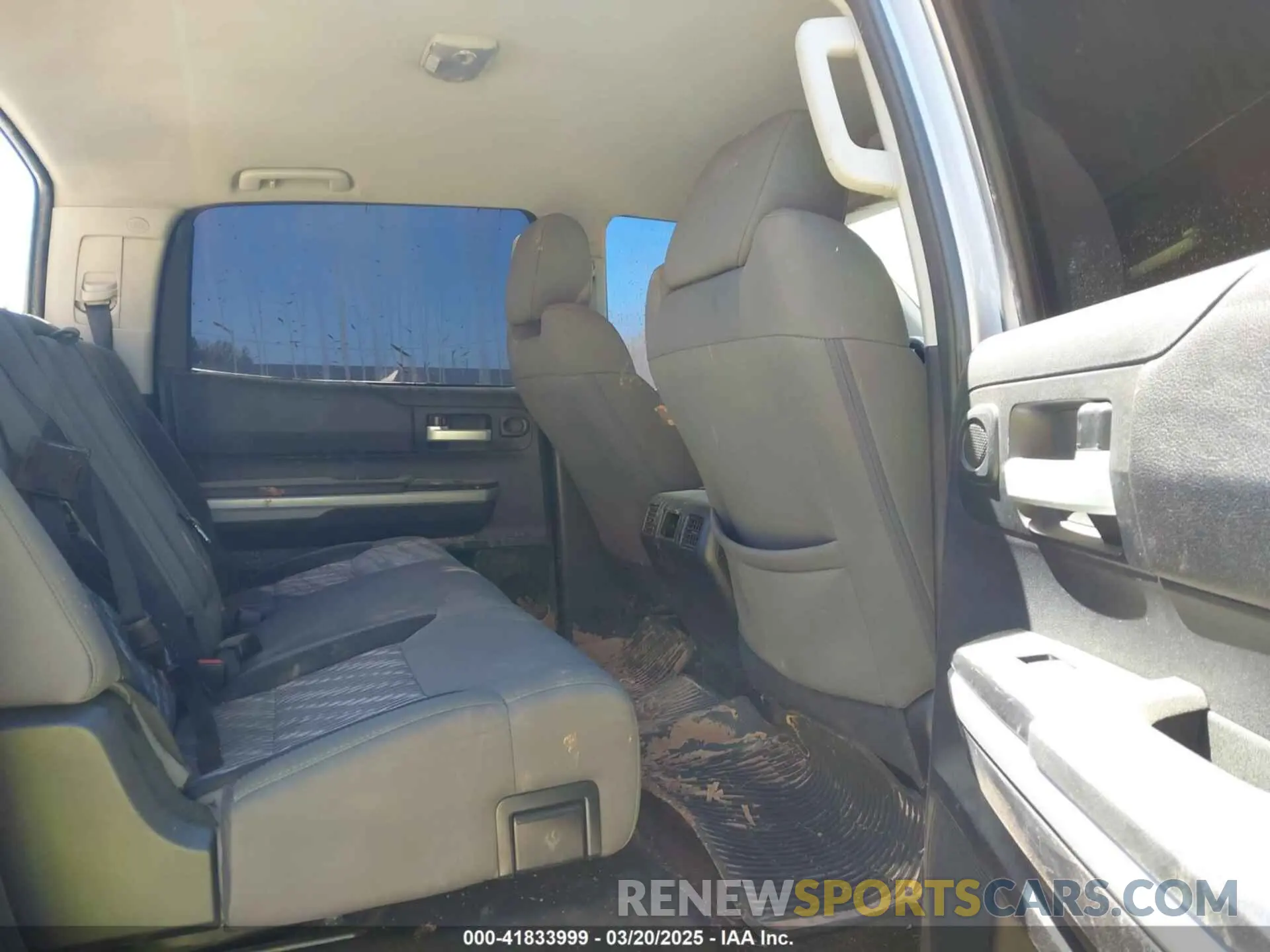 8 fotografías del automóvil dañado 5TFDW5F18KX804182 TOYOTA TUNDRA 2019