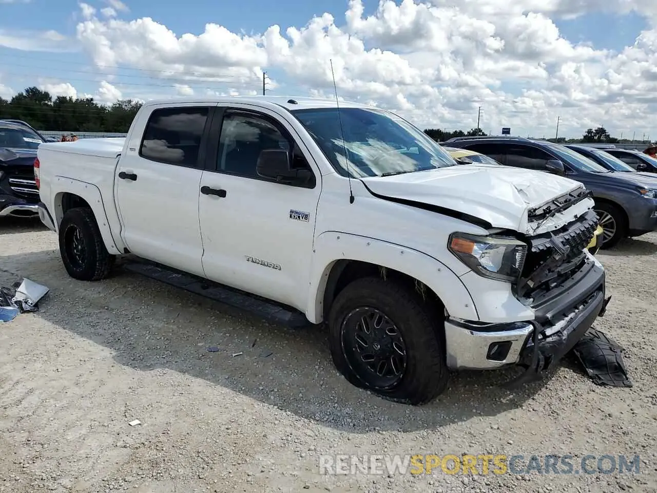 4 fotografías del automóvil dañado 5TFDW5F19KX840494 TOYOTA TUNDRA 2019