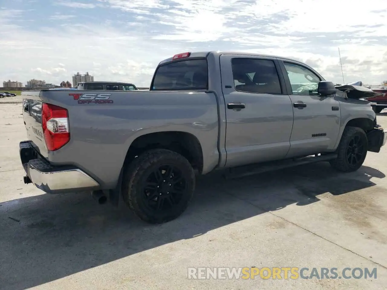 3 fotografías del automóvil dañado 5TFDW5F19KX848269 TOYOTA TUNDRA 2019