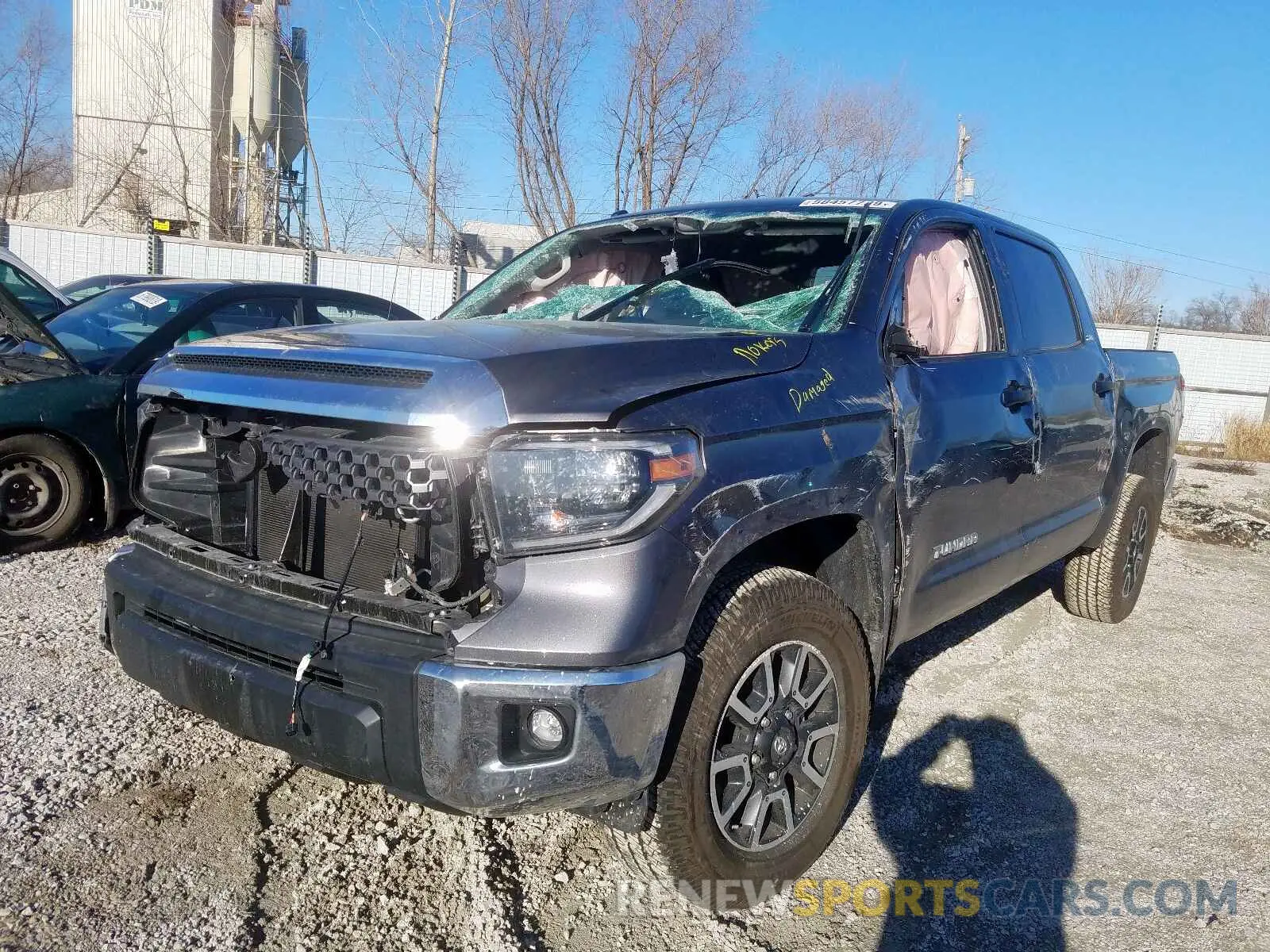 2 fotografías del automóvil dañado 5TFDW5F19KX855948 TOYOTA TUNDRA 2019