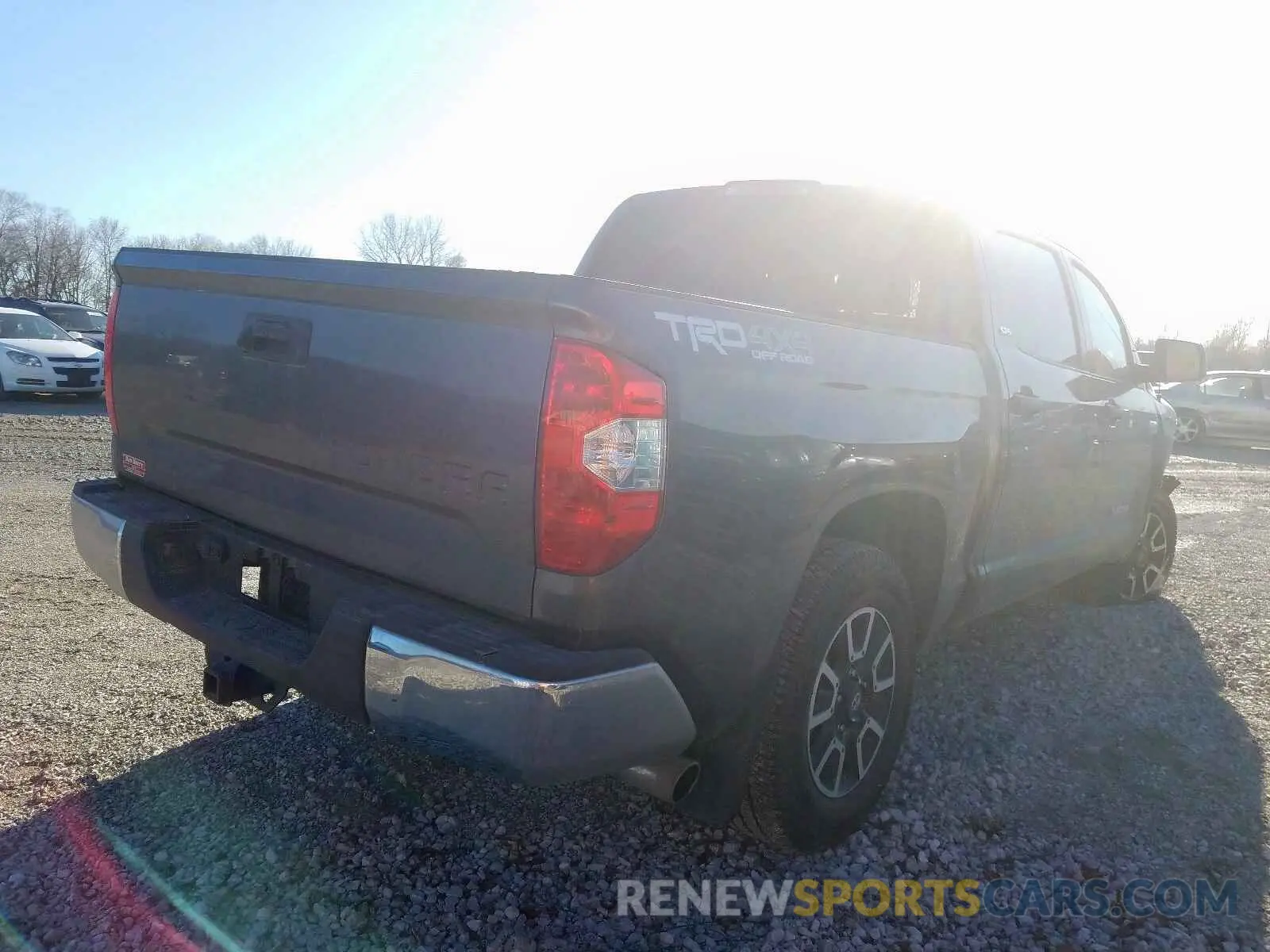 4 fotografías del automóvil dañado 5TFDW5F19KX855948 TOYOTA TUNDRA 2019