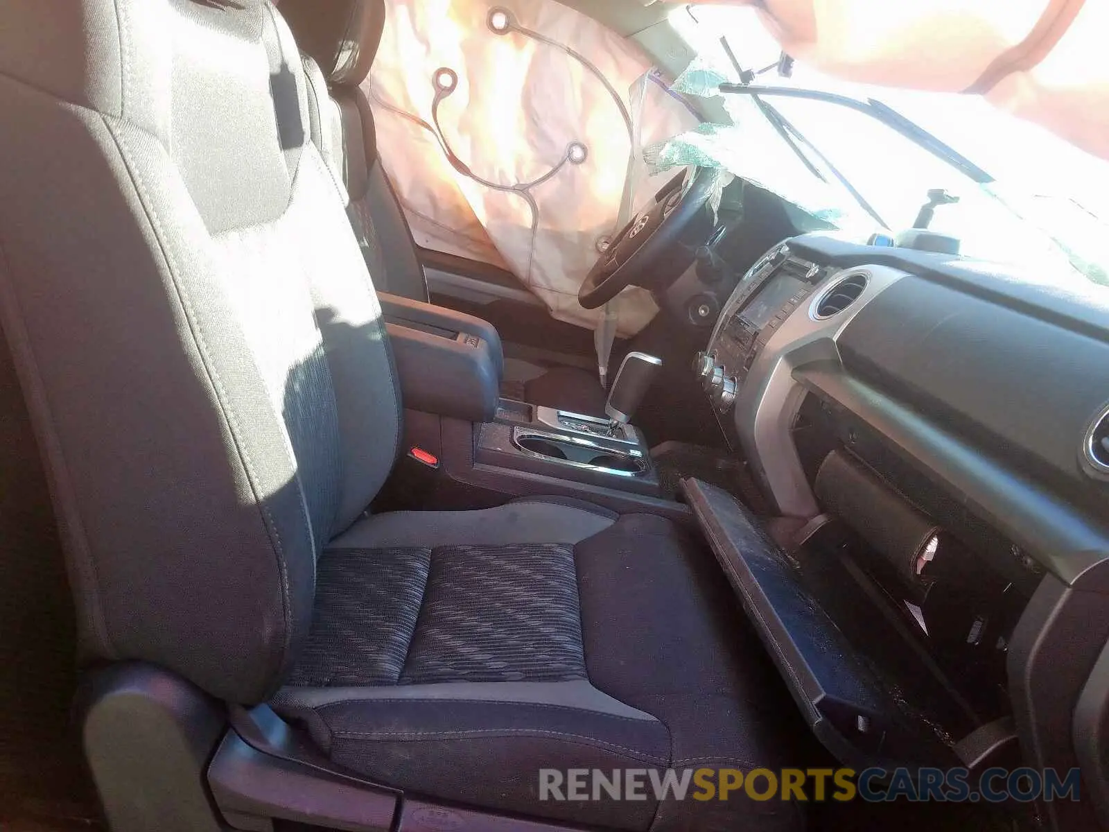 5 fotografías del automóvil dañado 5TFDW5F19KX855948 TOYOTA TUNDRA 2019