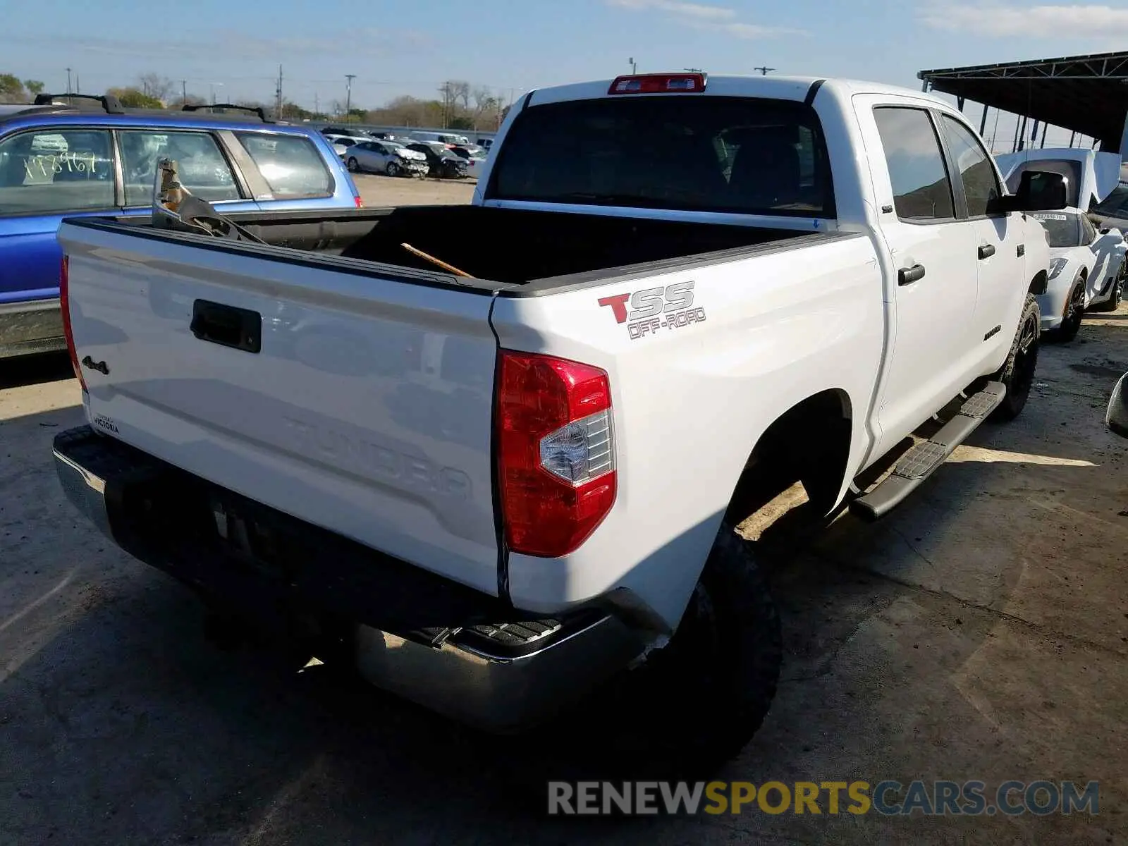 4 fotografías del automóvil dañado 5TFDW5F1XKX827155 TOYOTA TUNDRA 2019
