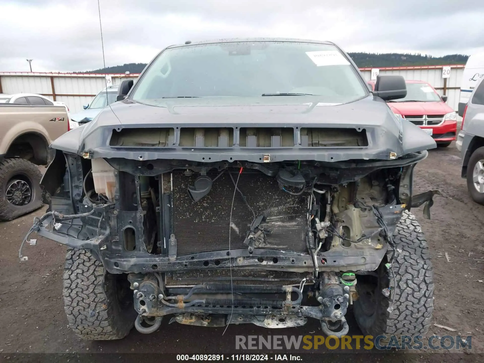 13 fotografías del automóvil dañado 5TFDY5F10KX795116 TOYOTA TUNDRA 2019