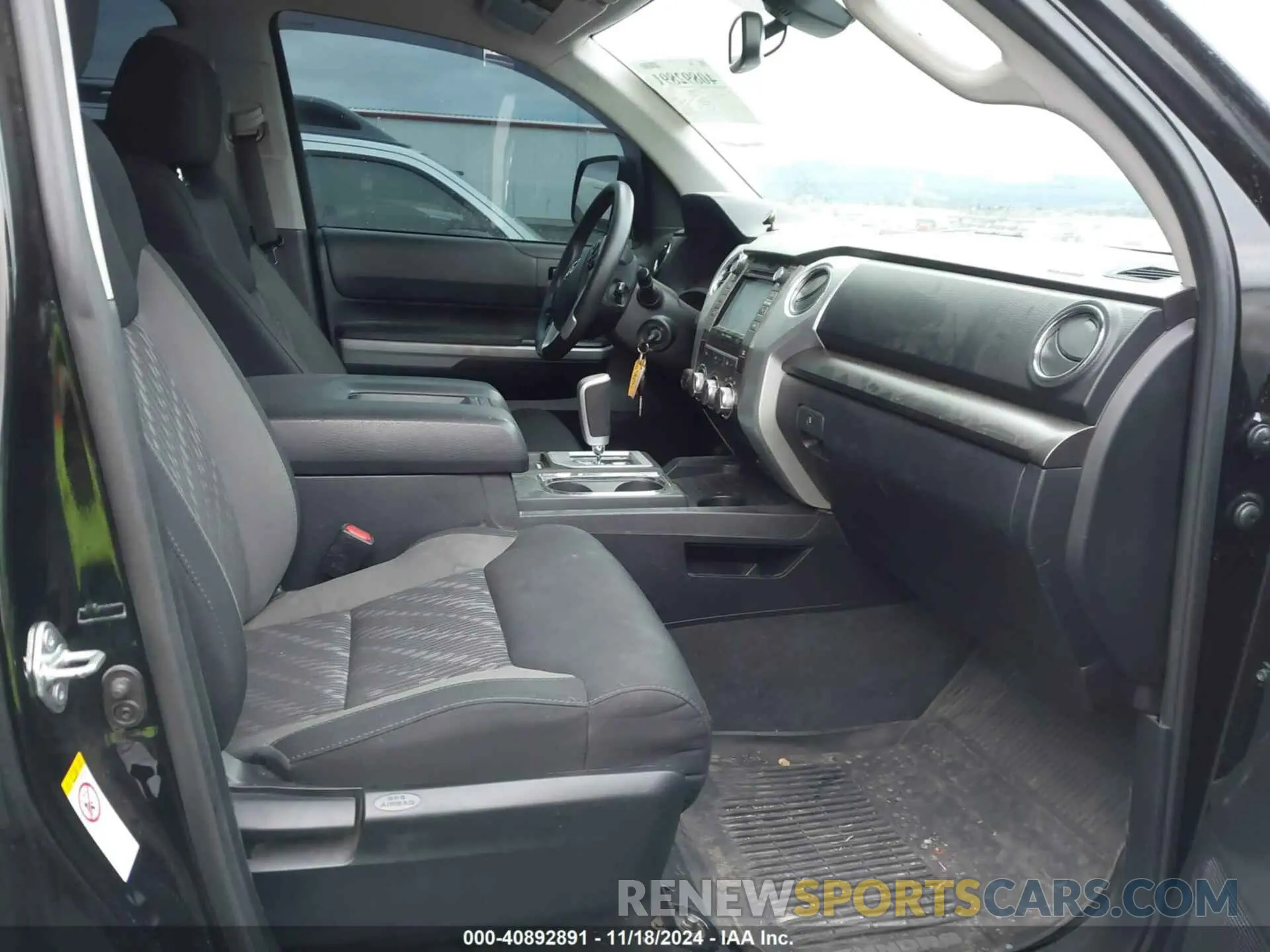 5 fotografías del automóvil dañado 5TFDY5F10KX795116 TOYOTA TUNDRA 2019