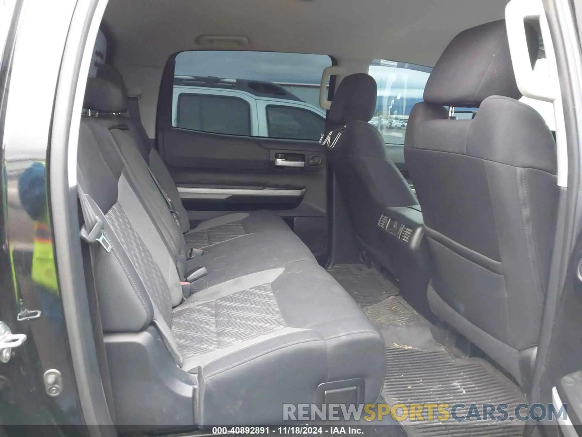 8 fotografías del automóvil dañado 5TFDY5F10KX795116 TOYOTA TUNDRA 2019