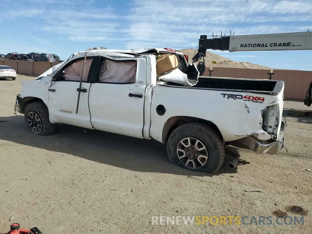 2 fotografías del automóvil dañado 5TFDY5F10KX797545 TOYOTA TUNDRA 2019