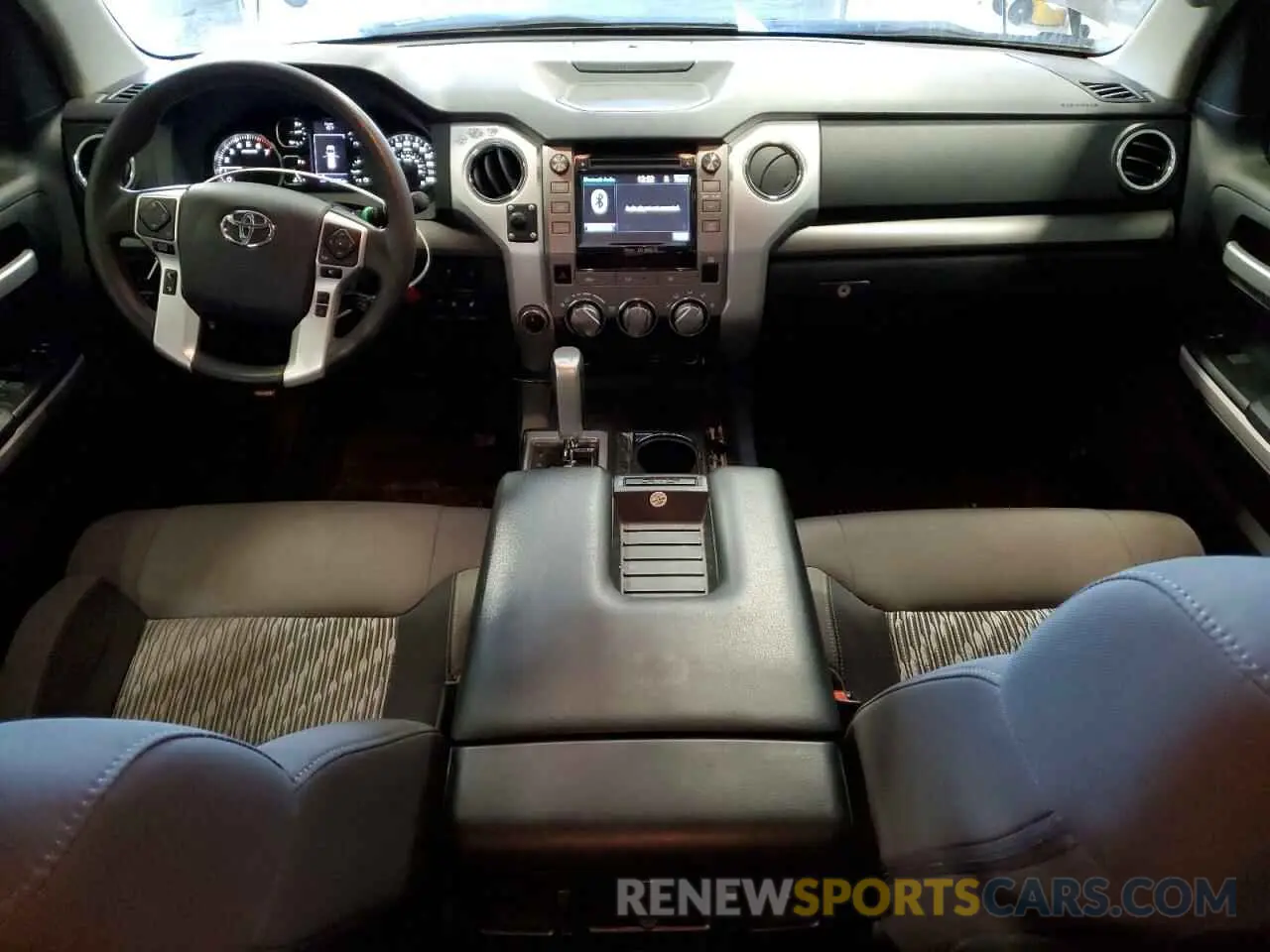 8 fotografías del automóvil dañado 5TFDY5F10KX823657 TOYOTA TUNDRA 2019