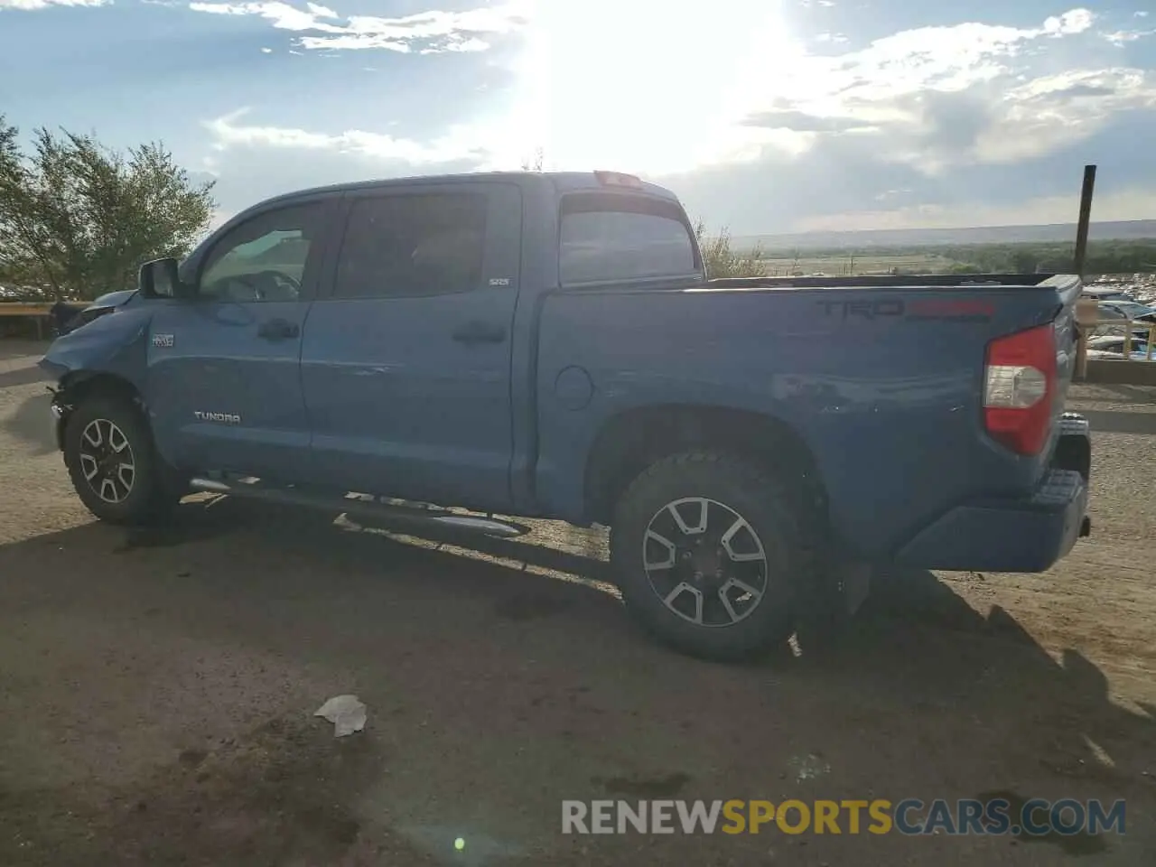 2 fotografías del automóvil dañado 5TFDY5F11KX789017 TOYOTA TUNDRA 2019