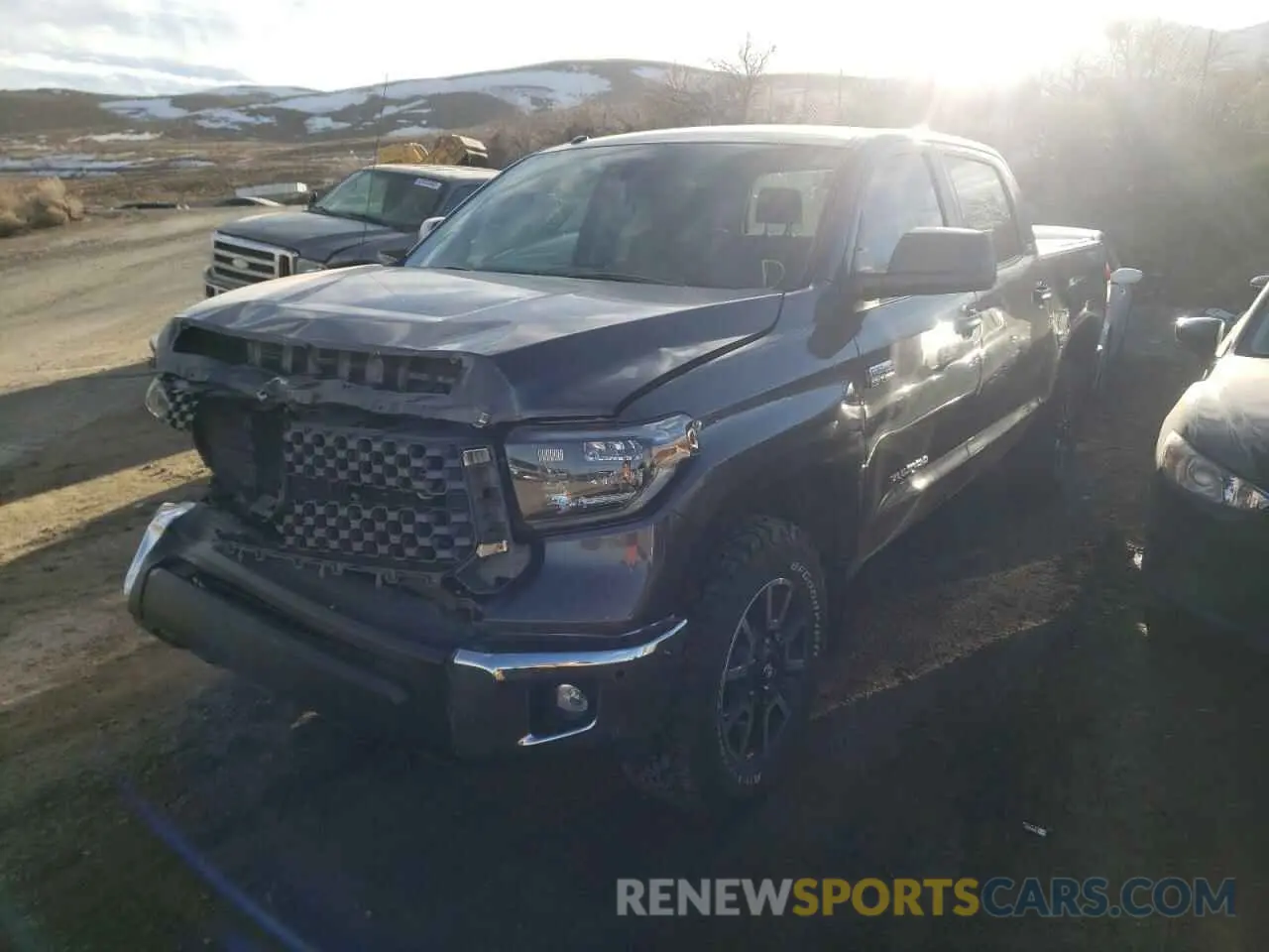 2 fotografías del automóvil dañado 5TFDY5F12KX781864 TOYOTA TUNDRA 2019