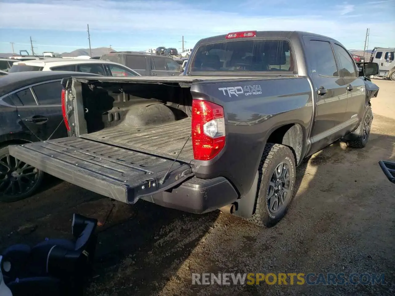 4 fotografías del automóvil dañado 5TFDY5F12KX781864 TOYOTA TUNDRA 2019