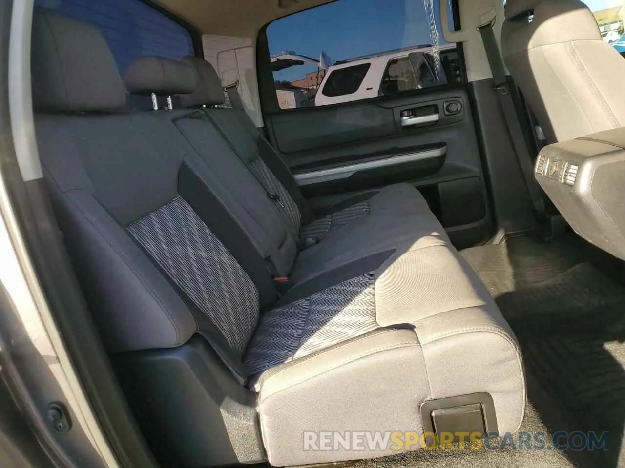 10 fotografías del automóvil dañado 5TFDY5F13KX834247 TOYOTA TUNDRA 2019