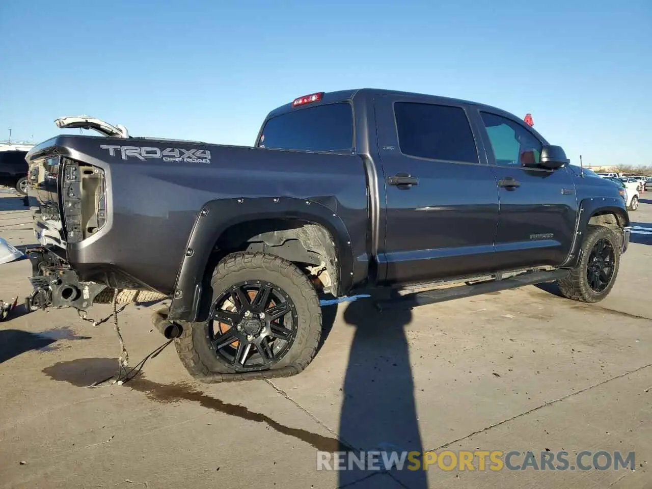 3 fotografías del automóvil dañado 5TFDY5F13KX834247 TOYOTA TUNDRA 2019