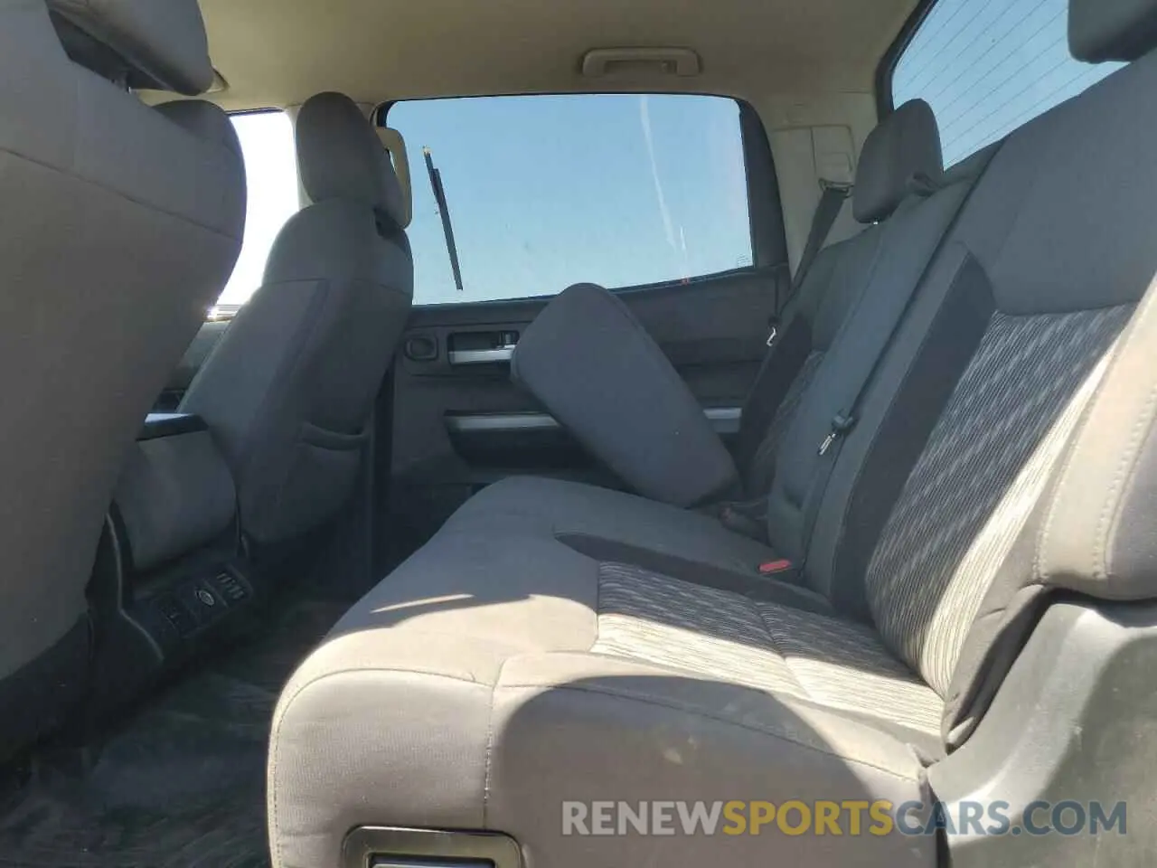 10 fotografías del automóvil dañado 5TFDY5F15KX816946 TOYOTA TUNDRA 2019