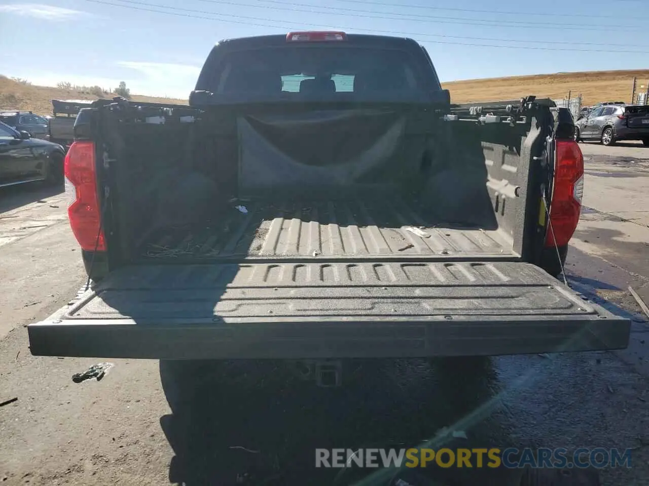 6 fotografías del automóvil dañado 5TFDY5F18KX857457 TOYOTA TUNDRA 2019