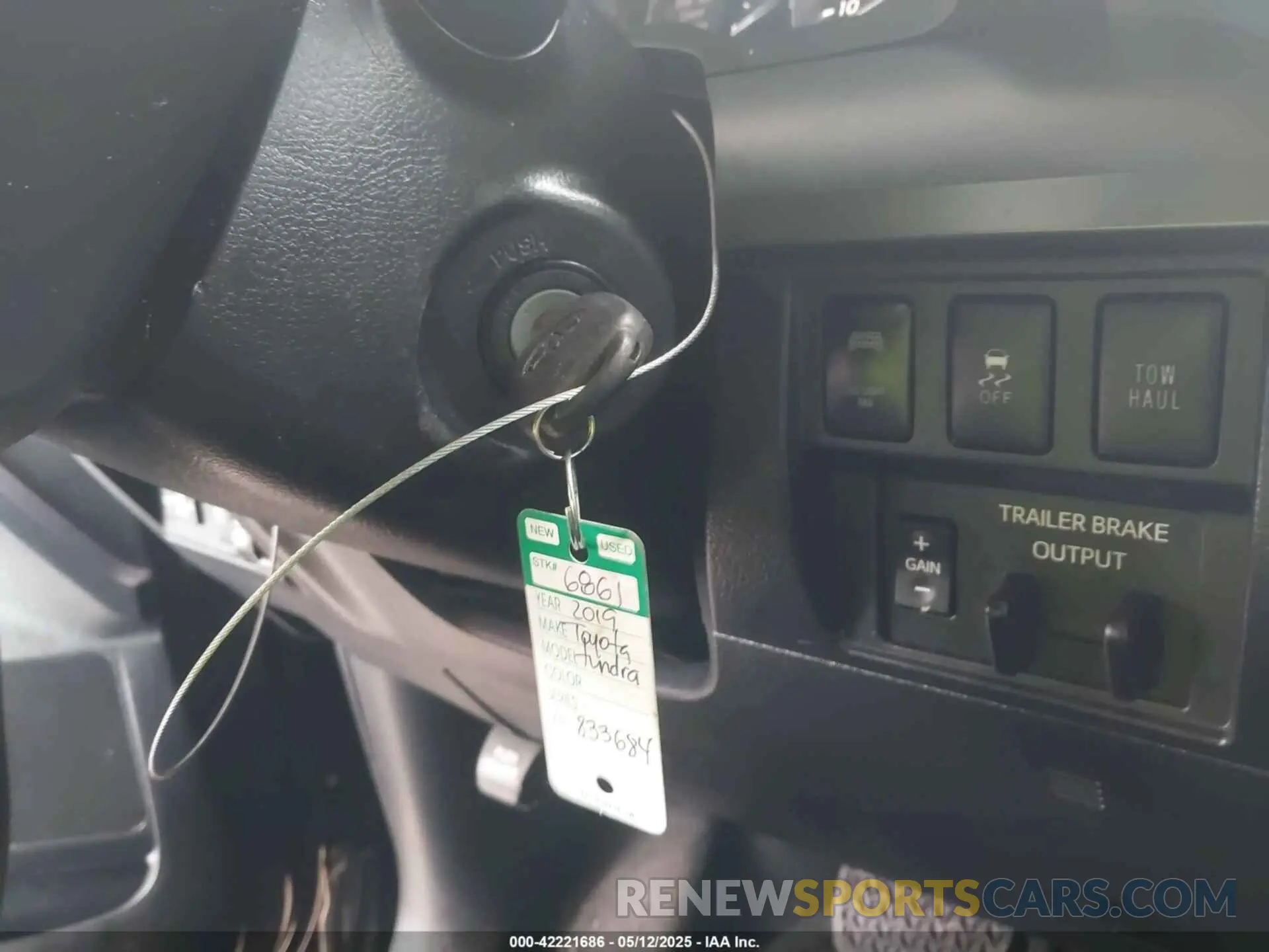 11 fotografías del automóvil dañado 5TFDY5F19KX833684 TOYOTA TUNDRA 2019