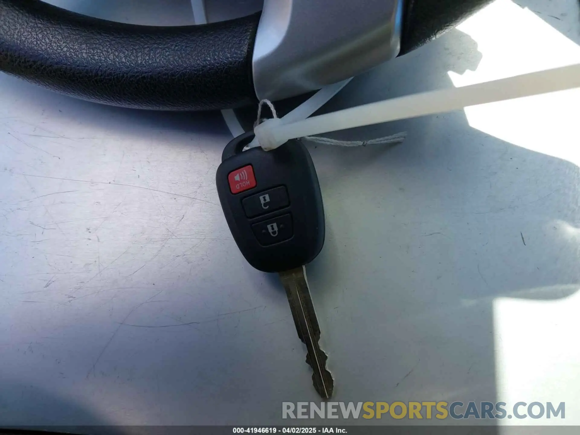 11 fotografías del automóvil dañado 5TFDY5F19KX839419 TOYOTA TUNDRA 2019