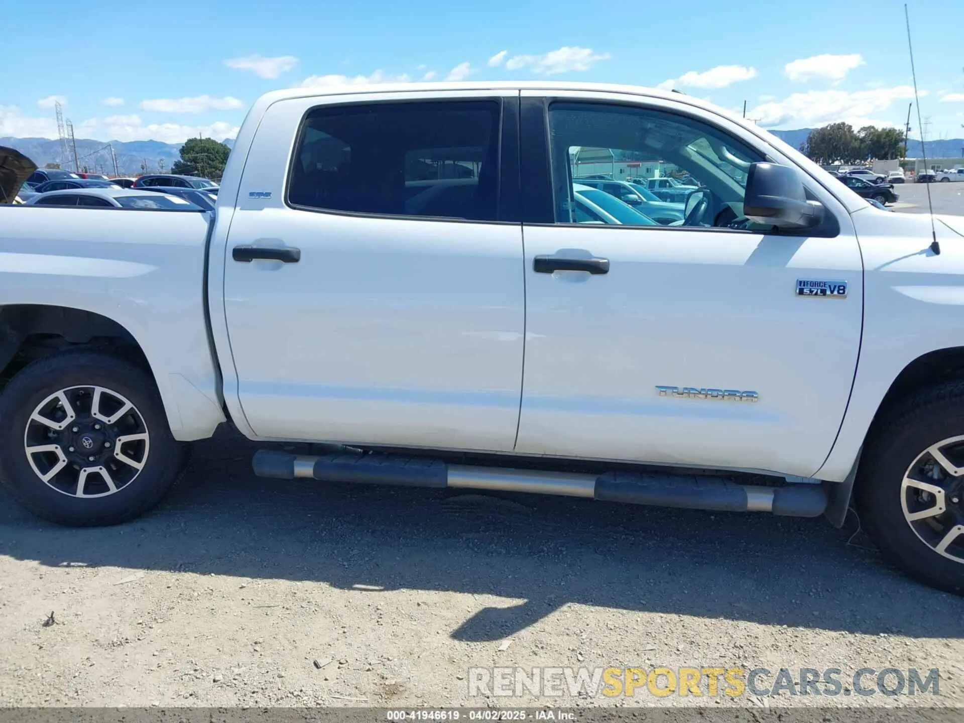 13 fotografías del automóvil dañado 5TFDY5F19KX839419 TOYOTA TUNDRA 2019