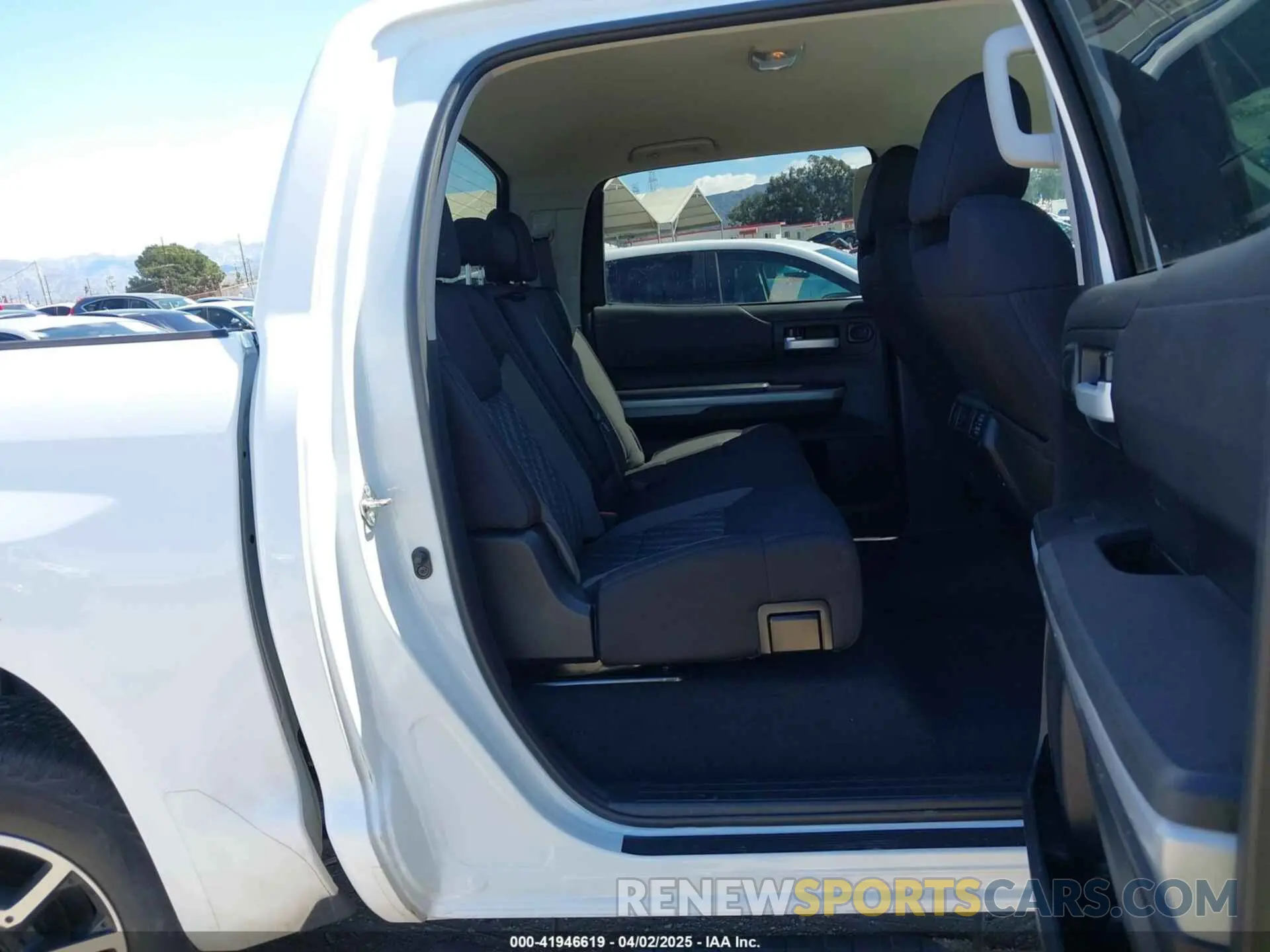 8 fotografías del automóvil dañado 5TFDY5F19KX839419 TOYOTA TUNDRA 2019