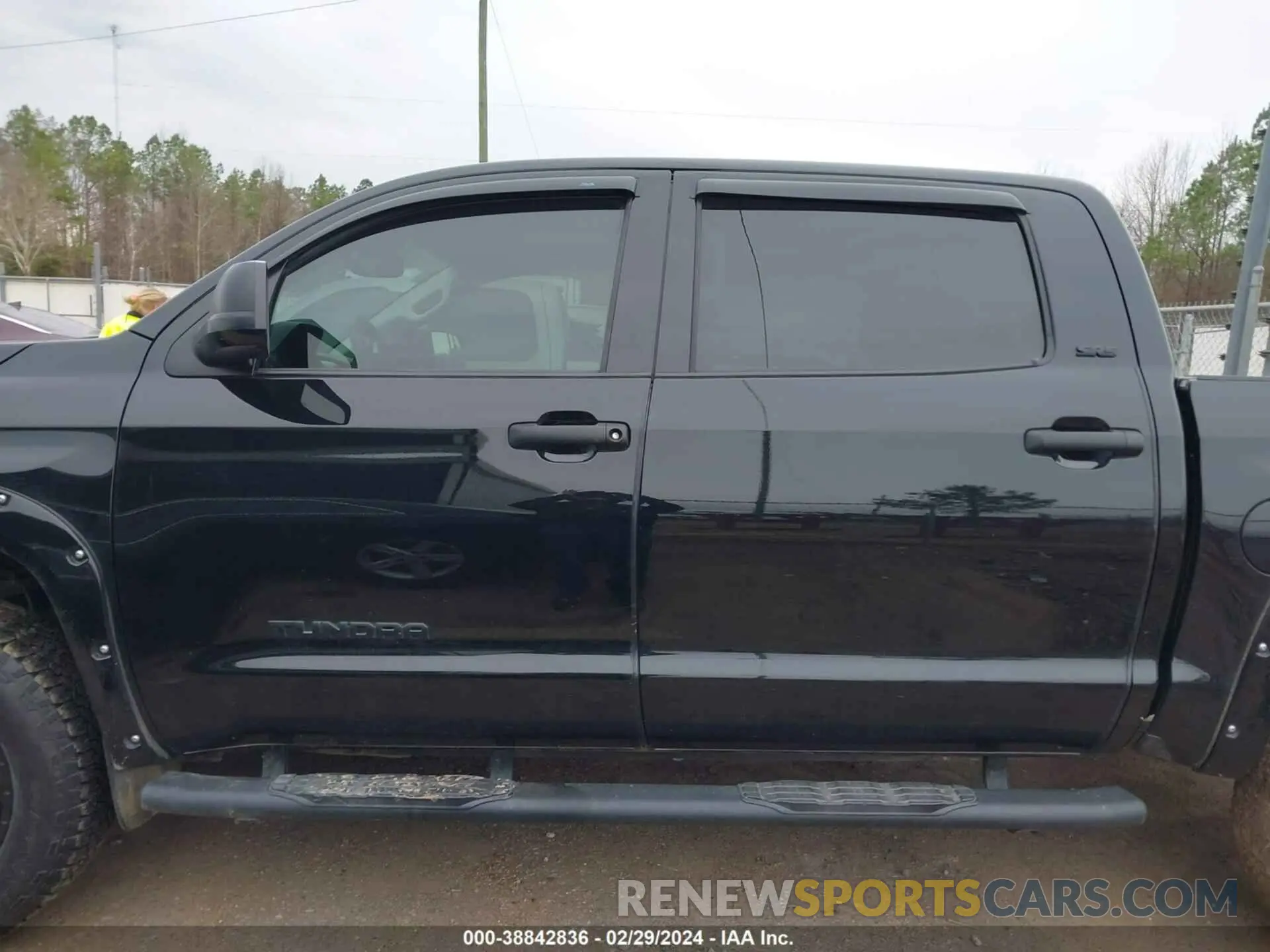 14 fotografías del automóvil dañado 5TFEM5F17KX140127 TOYOTA TUNDRA 2019