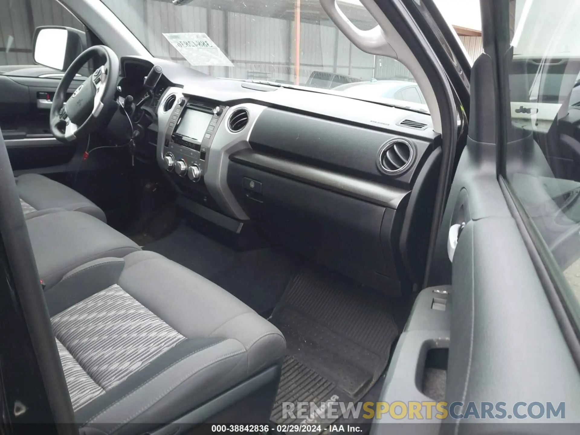 5 fotografías del automóvil dañado 5TFEM5F17KX140127 TOYOTA TUNDRA 2019