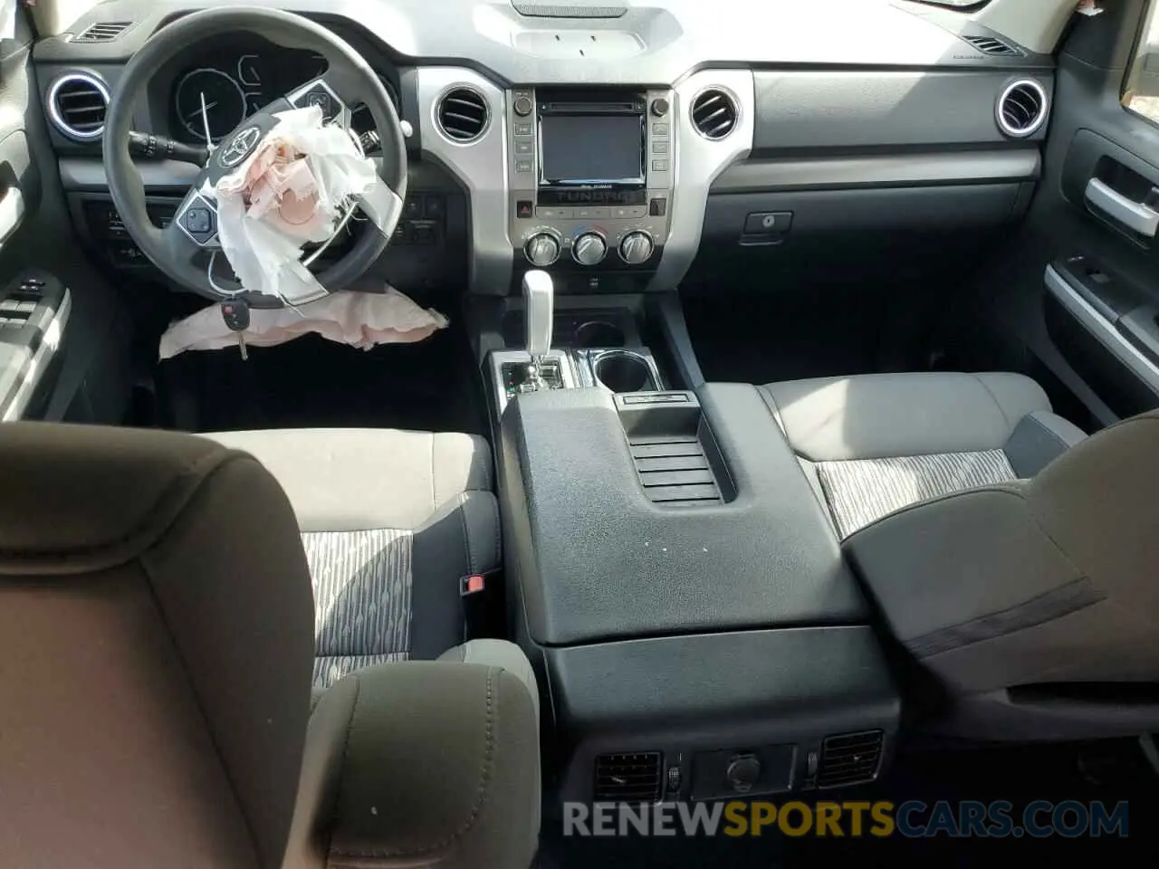 8 fotografías del automóvil dañado 5TFEY5F10KX244303 TOYOTA TUNDRA 2019