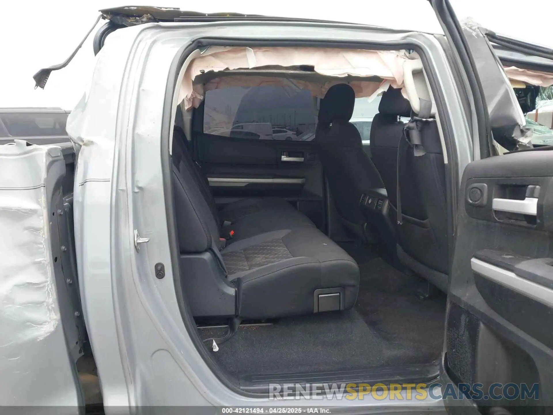 8 fotografías del automóvil dañado 5TFEY5F12KX245761 TOYOTA TUNDRA 2019