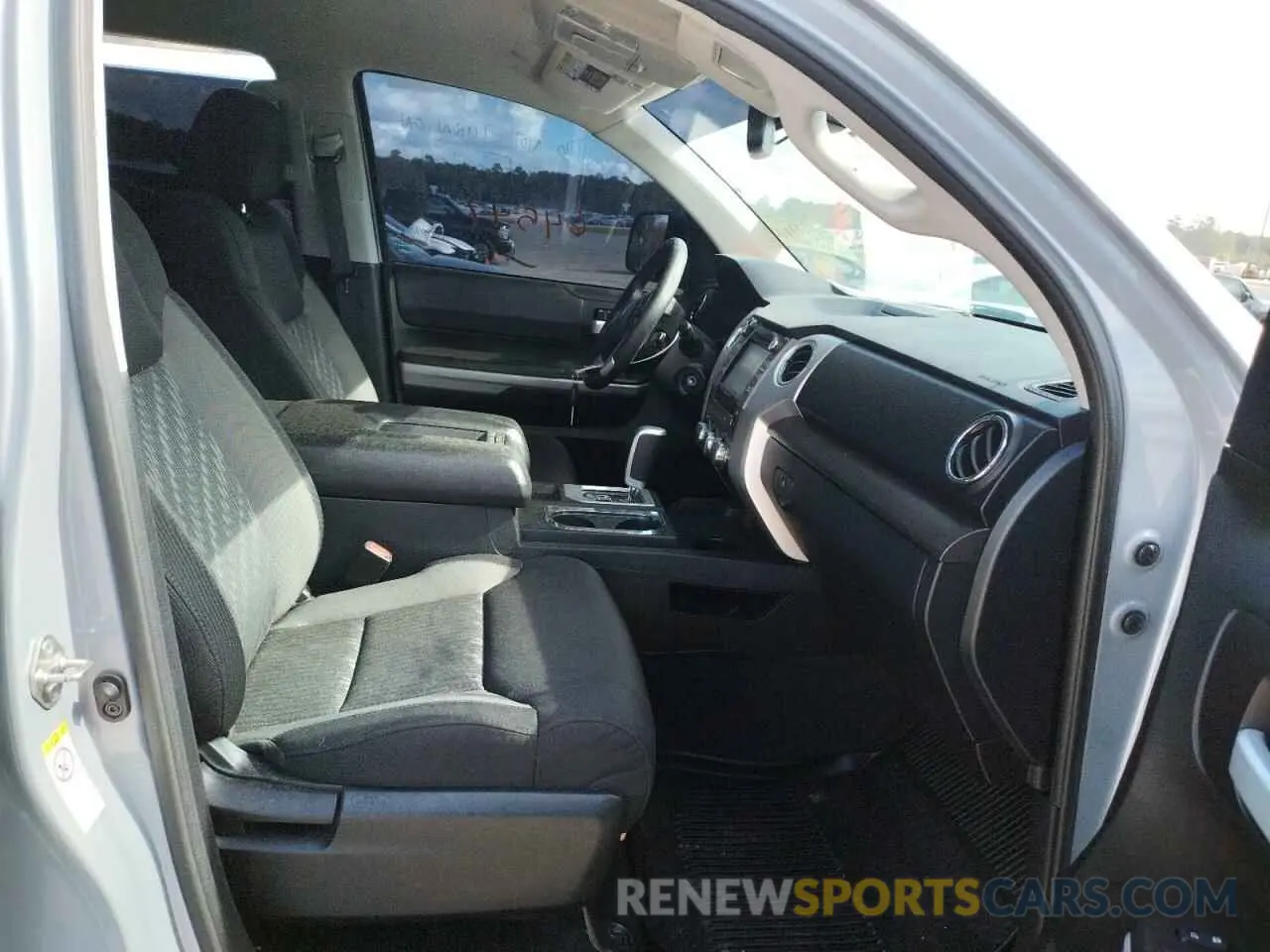 5 fotografías del automóvil dañado 5TFEY5F12KX253536 TOYOTA TUNDRA 2019