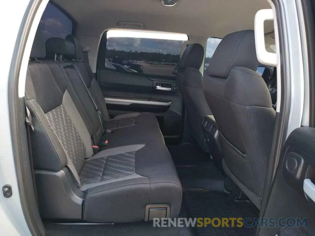 6 fotografías del automóvil dañado 5TFEY5F12KX253536 TOYOTA TUNDRA 2019