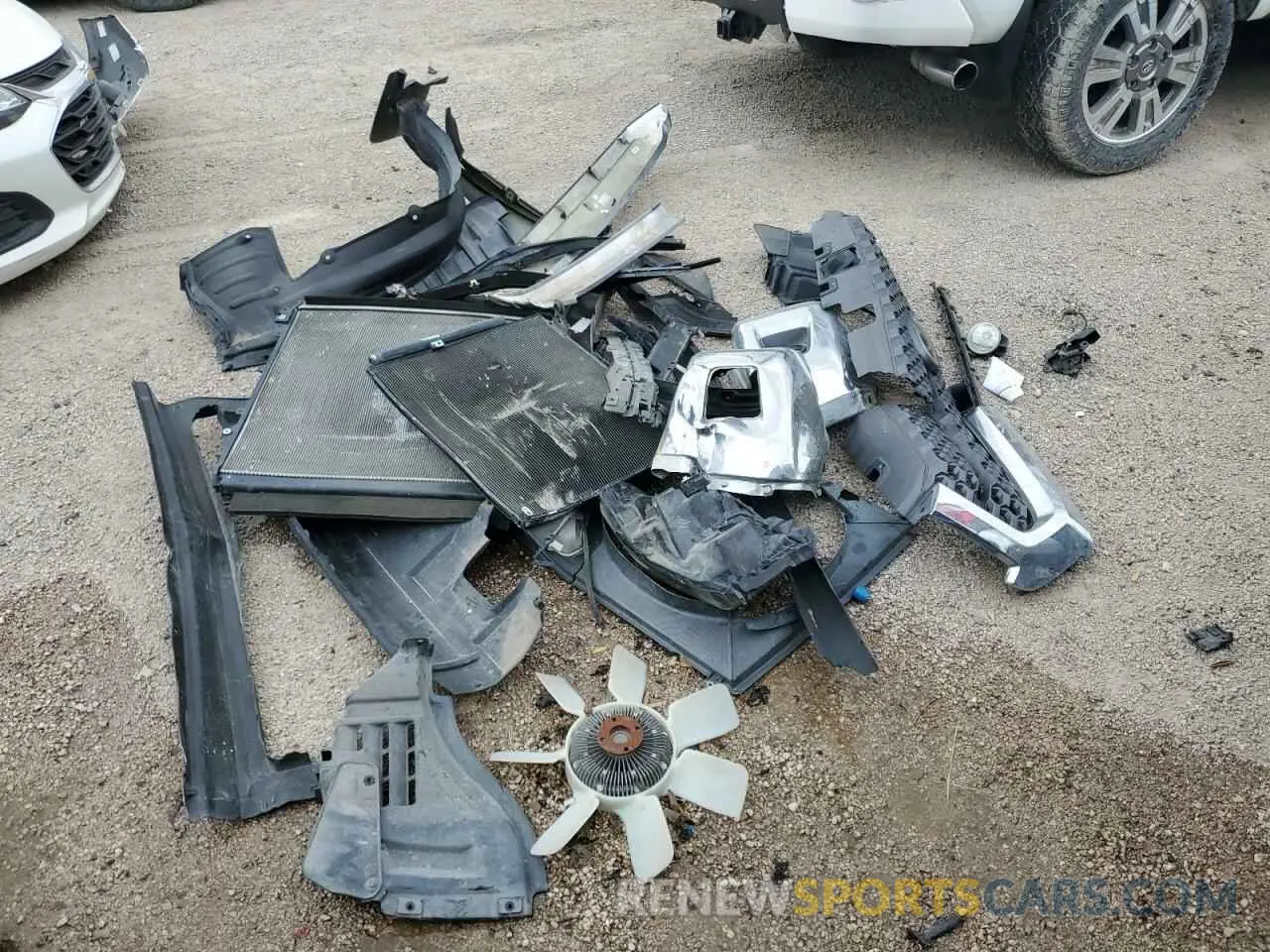 12 fotografías del automóvil dañado 5TFEY5F15KX249108 TOYOTA TUNDRA 2019