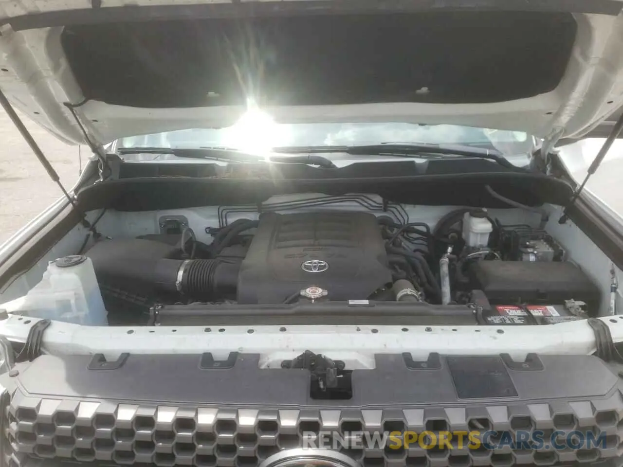 7 fotografías del automóvil dañado 5TFEY5F18KX248292 TOYOTA TUNDRA 2019