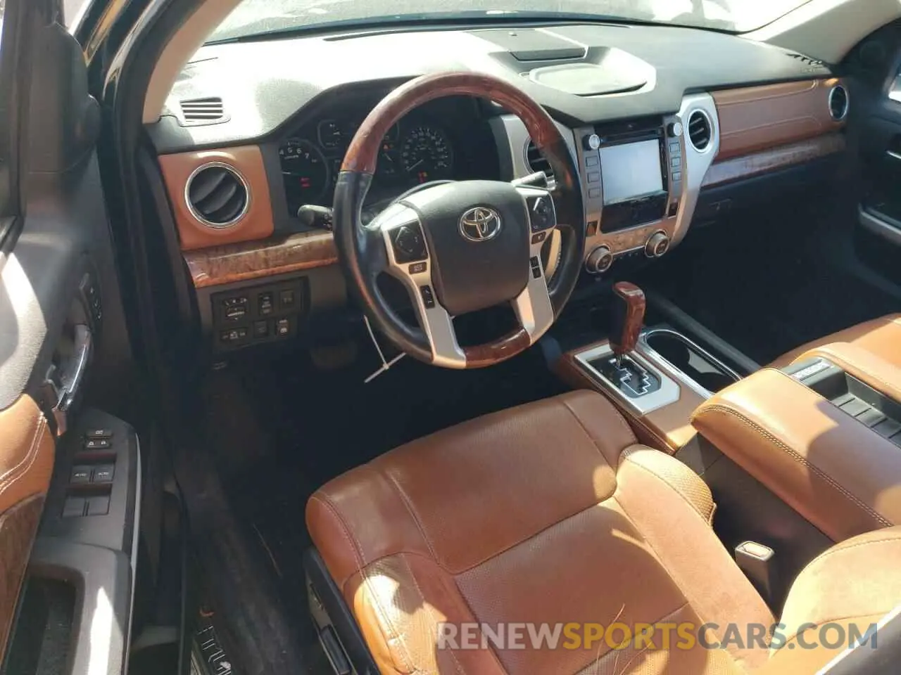 8 fotografías del automóvil dañado 5TFGY5F15KX245035 TOYOTA TUNDRA 2019