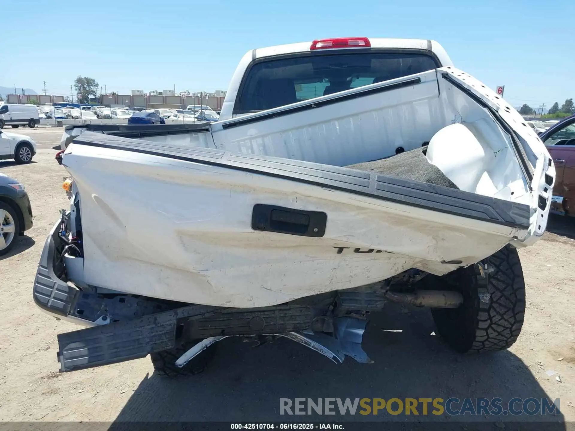17 fotografías del automóvil dañado 5TFHY5F10KX850374 TOYOTA TUNDRA 2019
