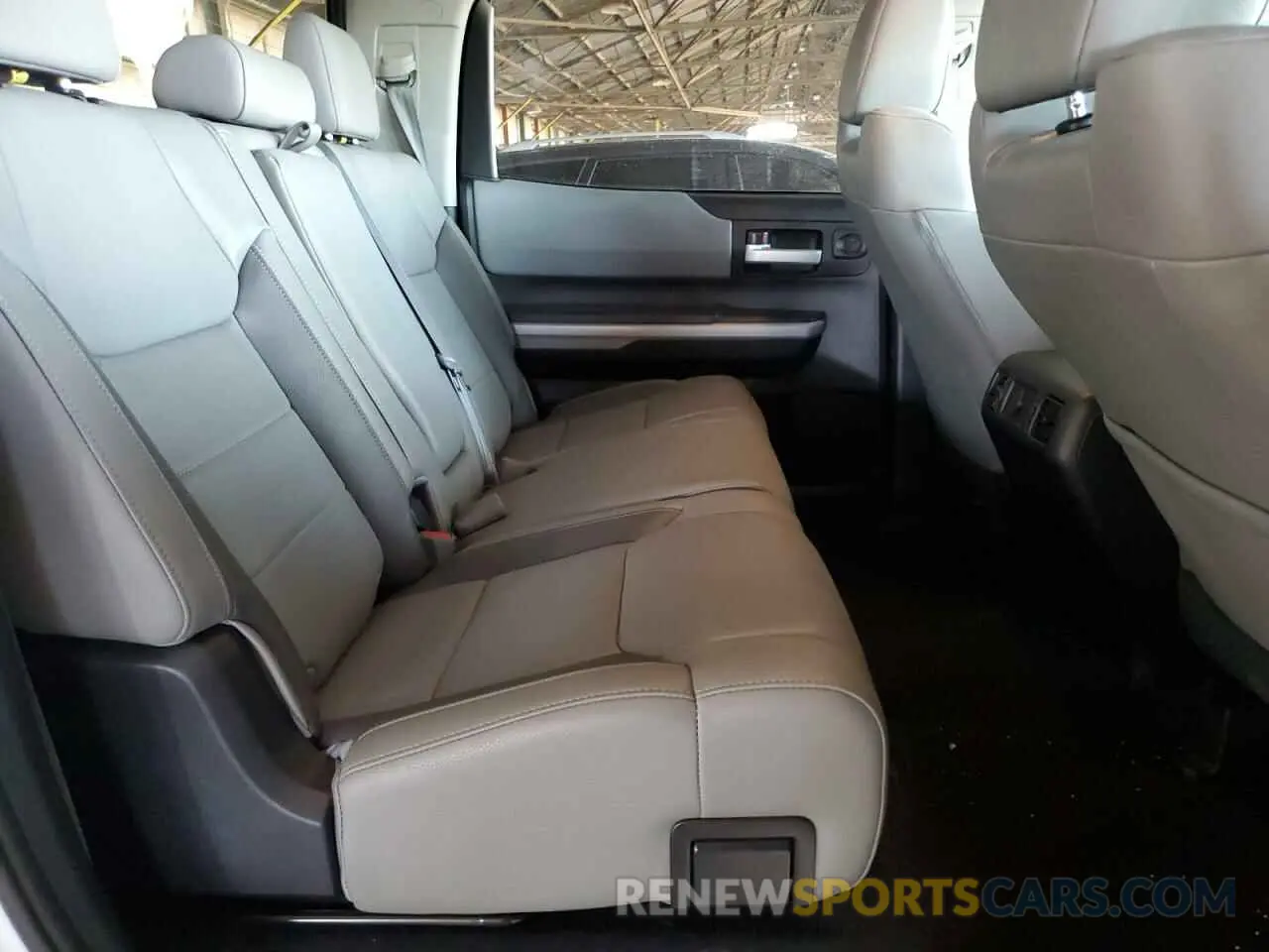 10 fotografías del automóvil dañado 5TFHY5F10KX857664 TOYOTA TUNDRA 2019