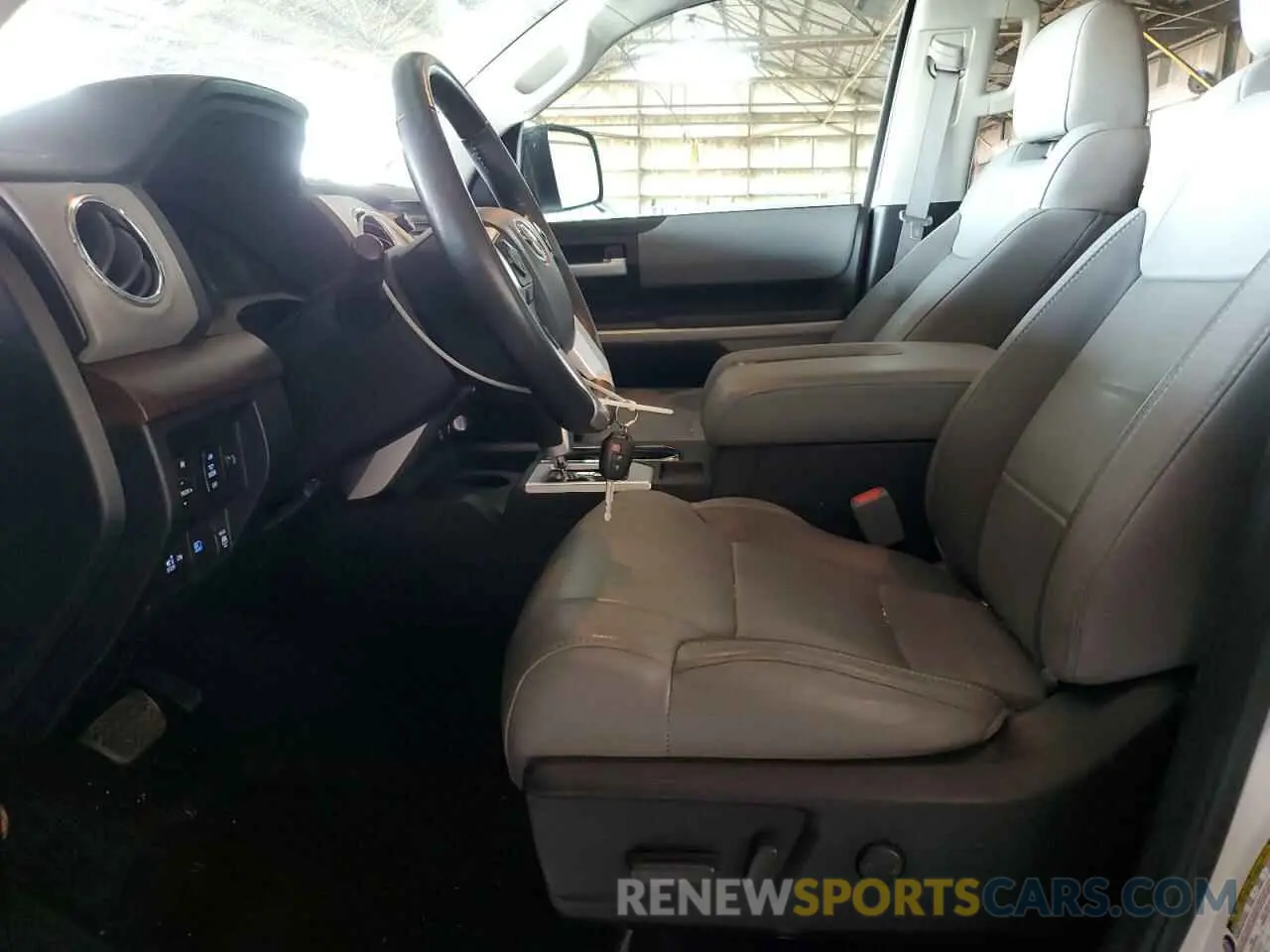 7 fotografías del automóvil dañado 5TFHY5F10KX857664 TOYOTA TUNDRA 2019