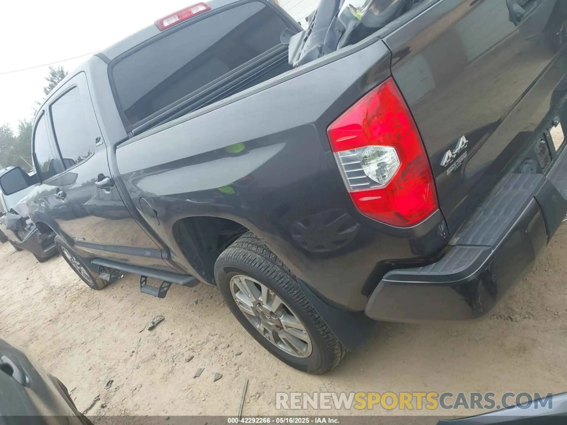 13 fotografías del automóvil dañado 5TFHY5F15KX777874 TOYOTA TUNDRA 2019