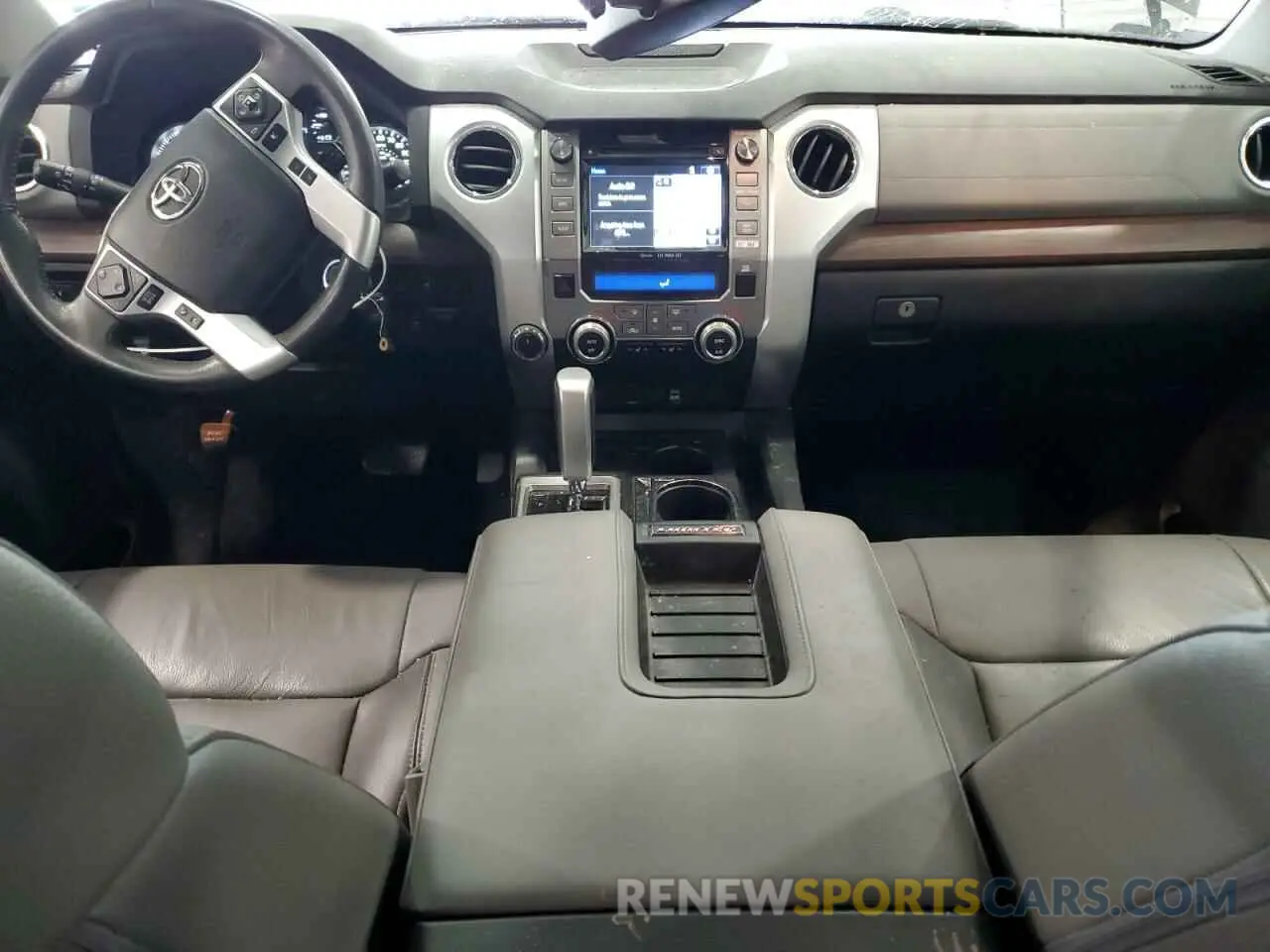 8 fotografías del automóvil dañado 5TFHY5F16KX862240 TOYOTA TUNDRA 2019