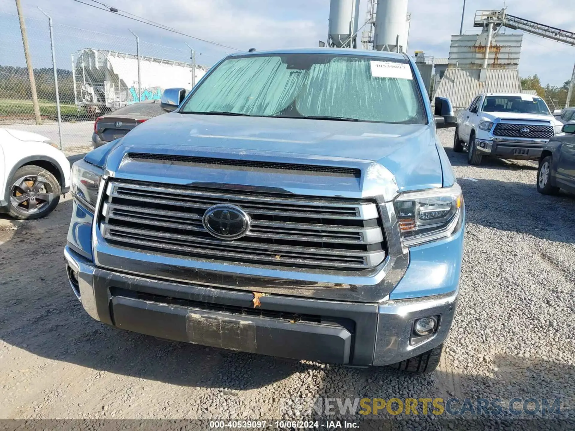 12 fotografías del automóvil dañado 5TFHY5F17KX794210 TOYOTA TUNDRA 2019