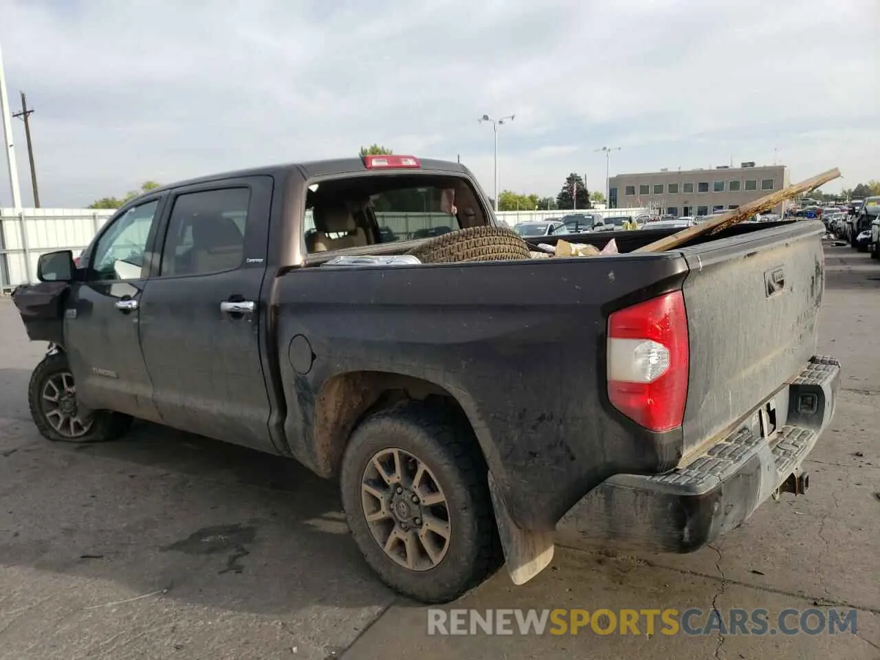 2 fotografías del automóvil dañado 5TFHY5F17KX857306 TOYOTA TUNDRA 2019