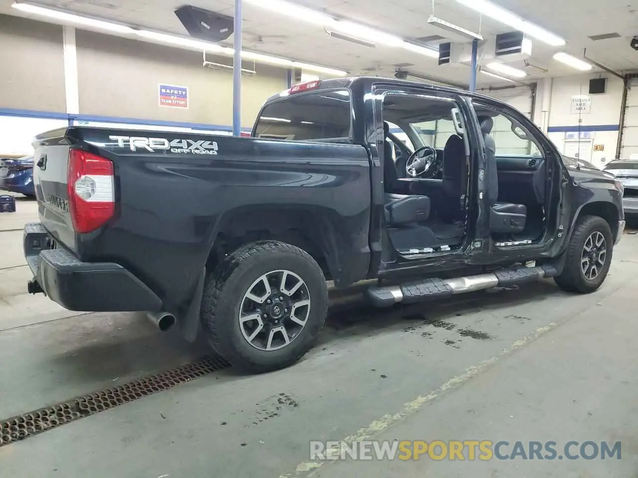 3 fotografías del automóvil dañado 5TFHY5F19KX800847 TOYOTA TUNDRA 2019
