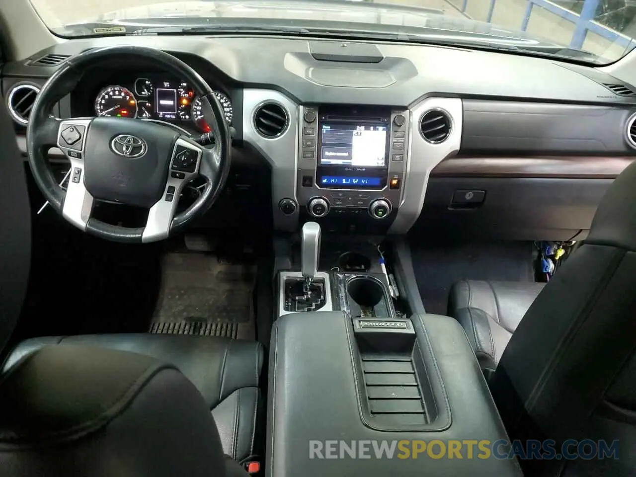 8 fotografías del automóvil dañado 5TFHY5F19KX800847 TOYOTA TUNDRA 2019