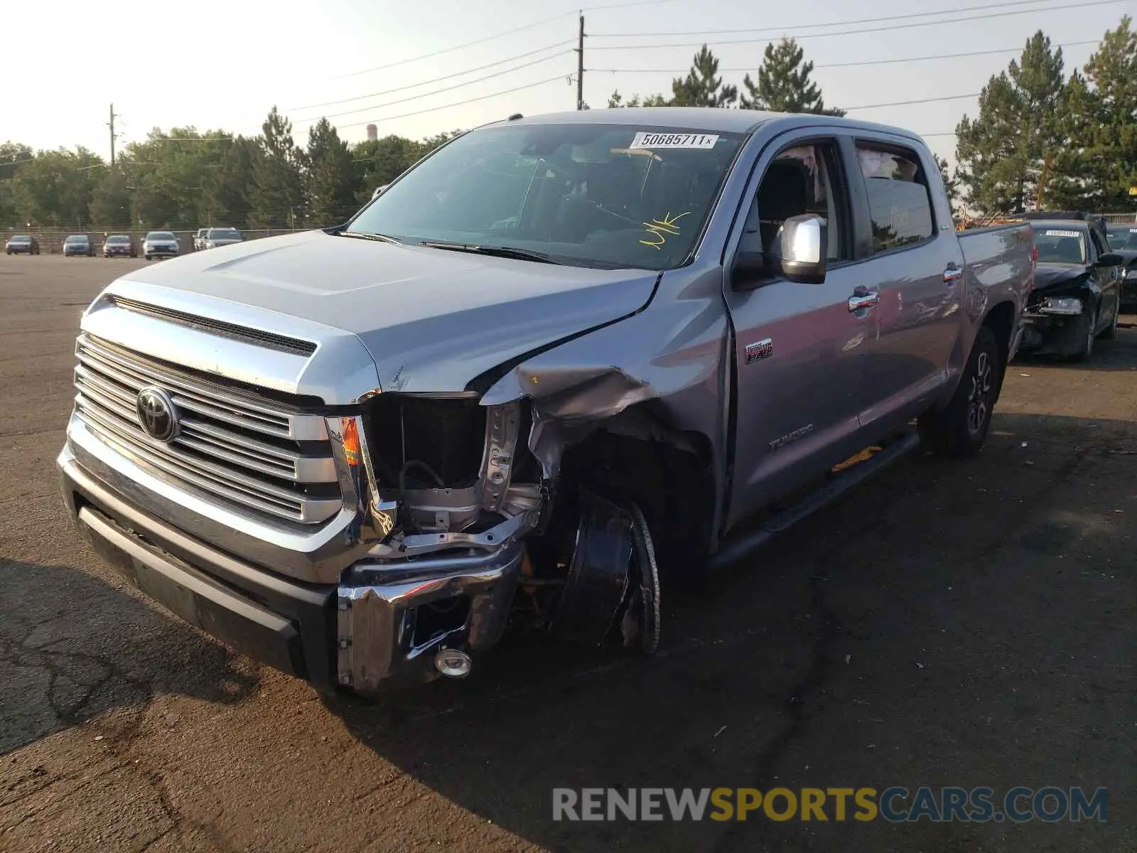 2 fotografías del automóvil dañado 5TFHY5F19KX805885 TOYOTA TUNDRA 2019