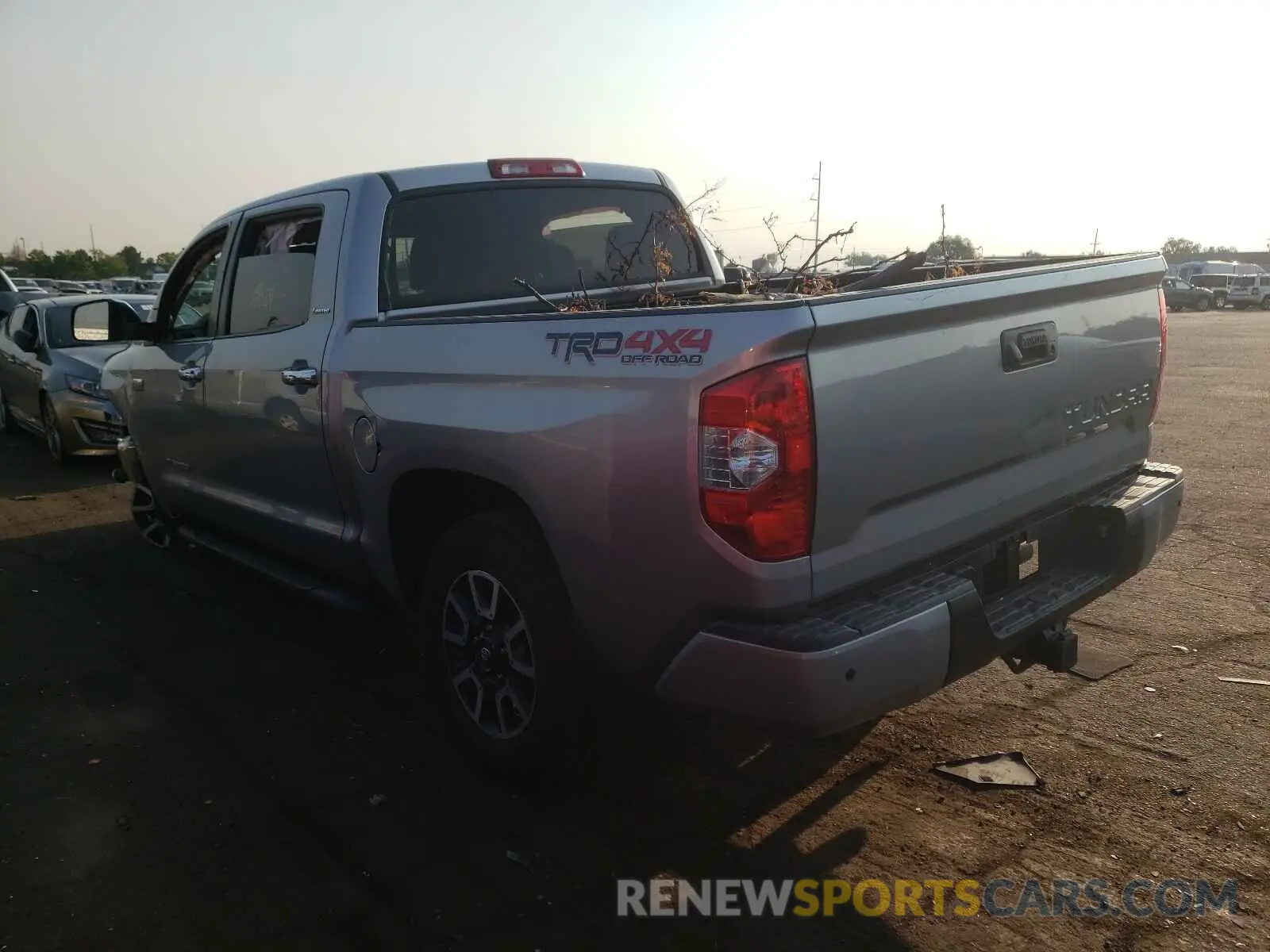 3 fotografías del automóvil dañado 5TFHY5F19KX805885 TOYOTA TUNDRA 2019