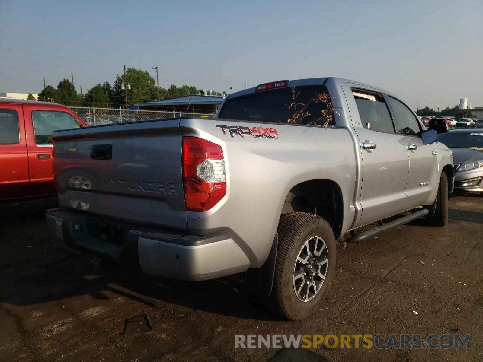 4 fotografías del automóvil dañado 5TFHY5F19KX805885 TOYOTA TUNDRA 2019
