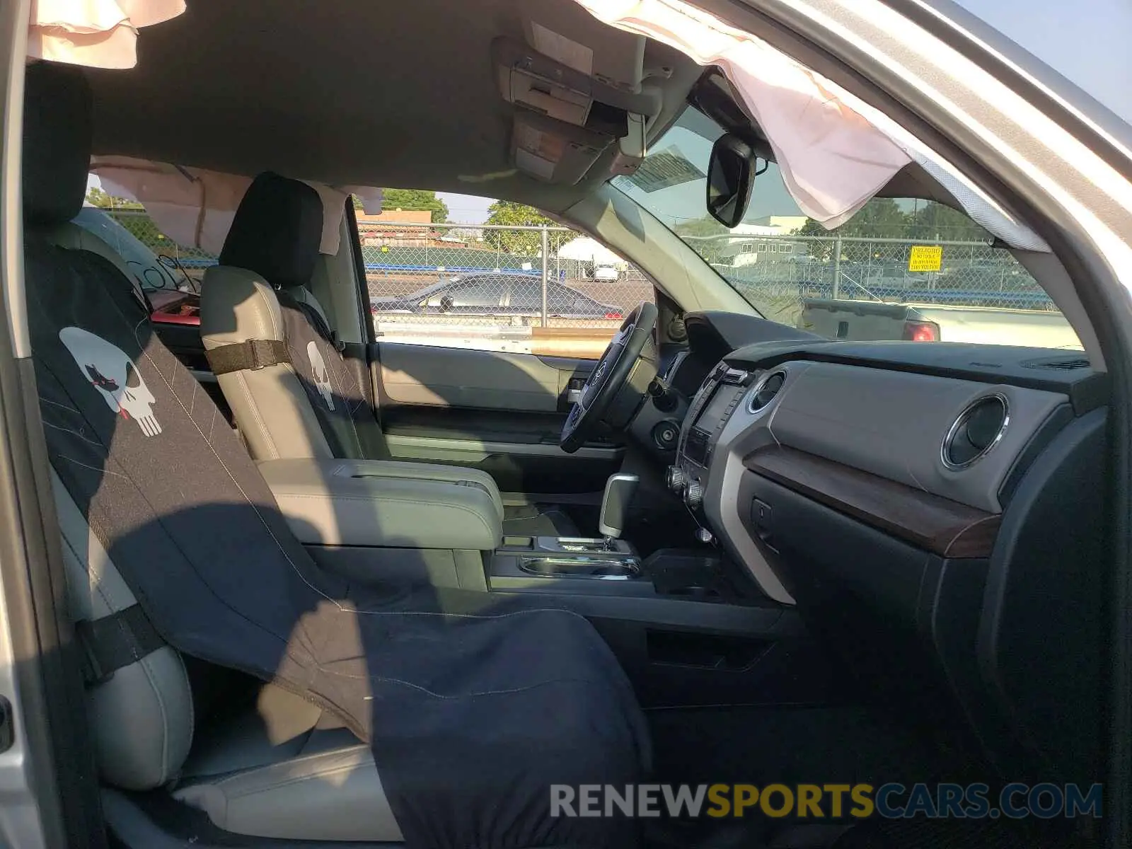 5 fotografías del automóvil dañado 5TFHY5F19KX805885 TOYOTA TUNDRA 2019